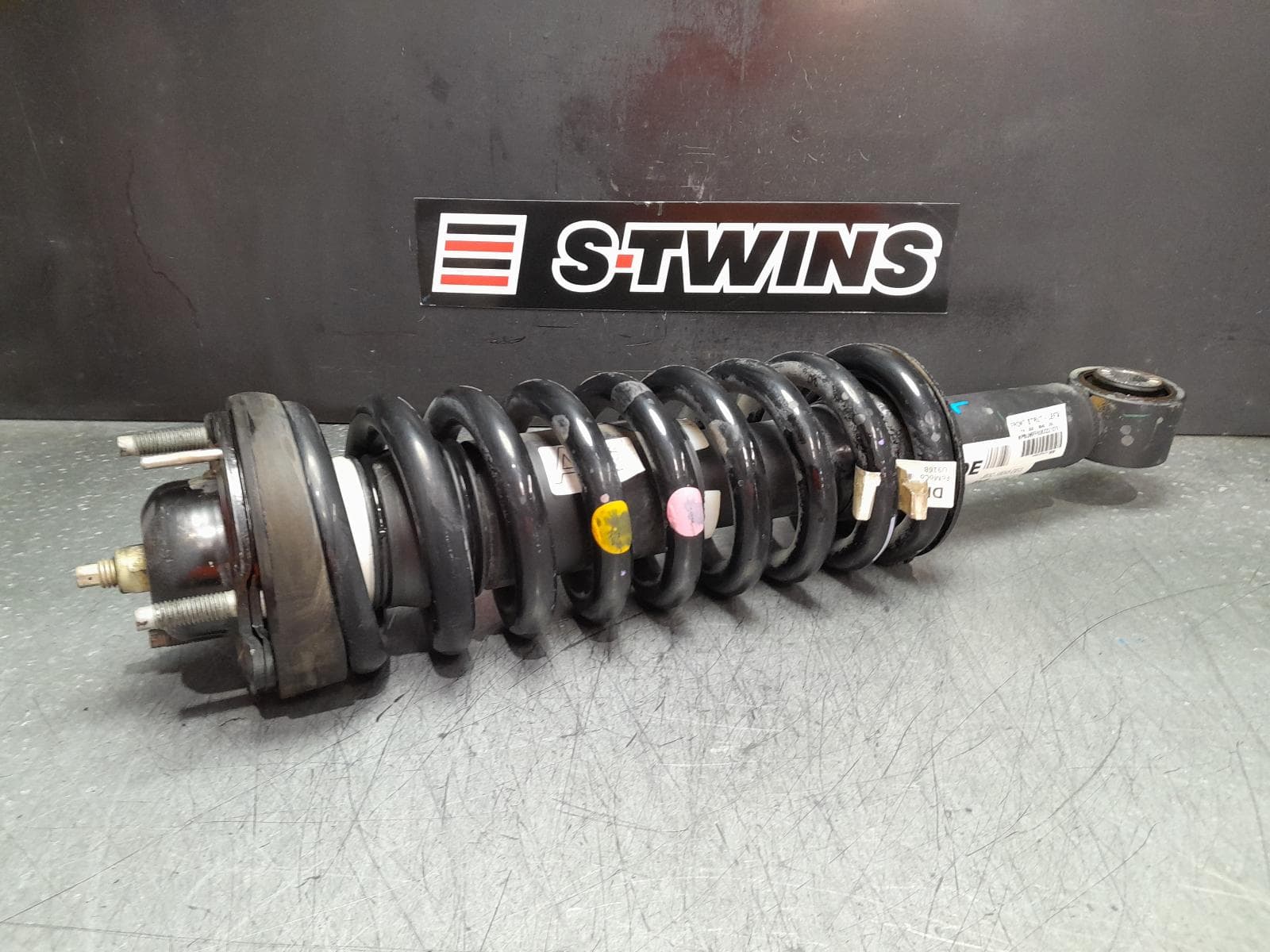 Used auto part listing image: 2019 FORD RANGER RIGHT FRONT STRUT 2WD HI-RIDE/4WD, PX SERIES 3, 06/18-04/22 0000356831