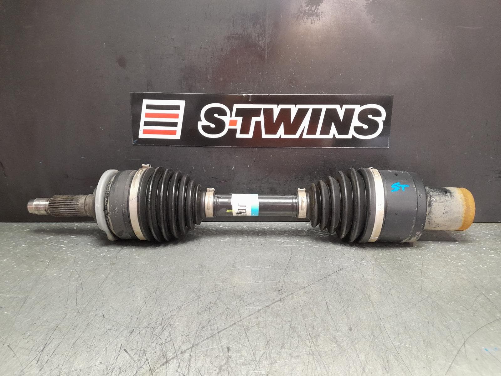 Used auto part listing image: 2019 FORD RANGER RIGHT DRIVESHAFT FRONT, PX SERIES 3, XL/XLS/XLT/WILDTRAK, 06/18-04/22 0000356835