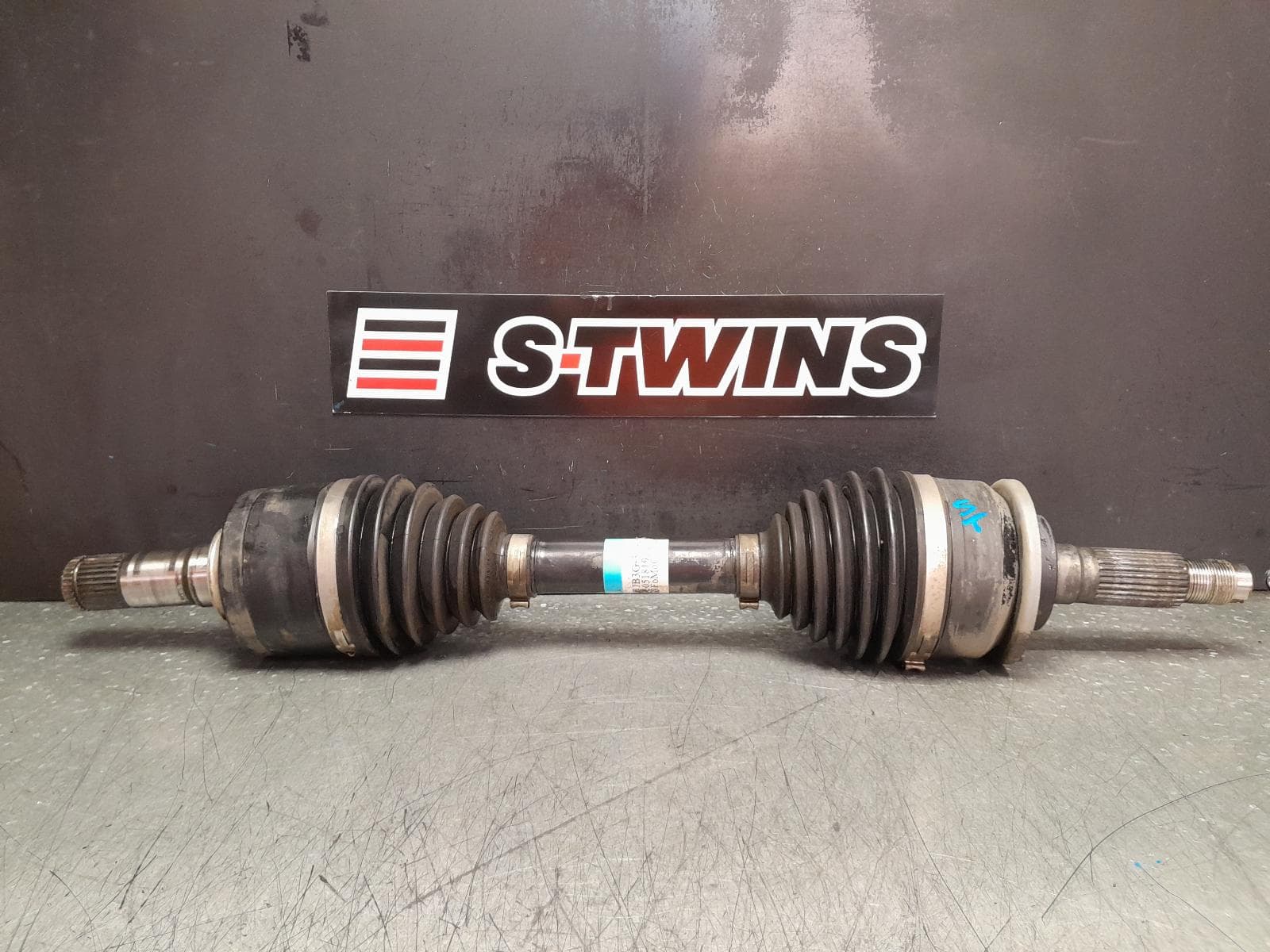 Used auto part listing image: 2019 FORD RANGER LEFT DRIVESHAFT FRONT, PX SERIES 3, XL/XLS/XLT/WILDTRAK, 06/18-04/22 0000356836