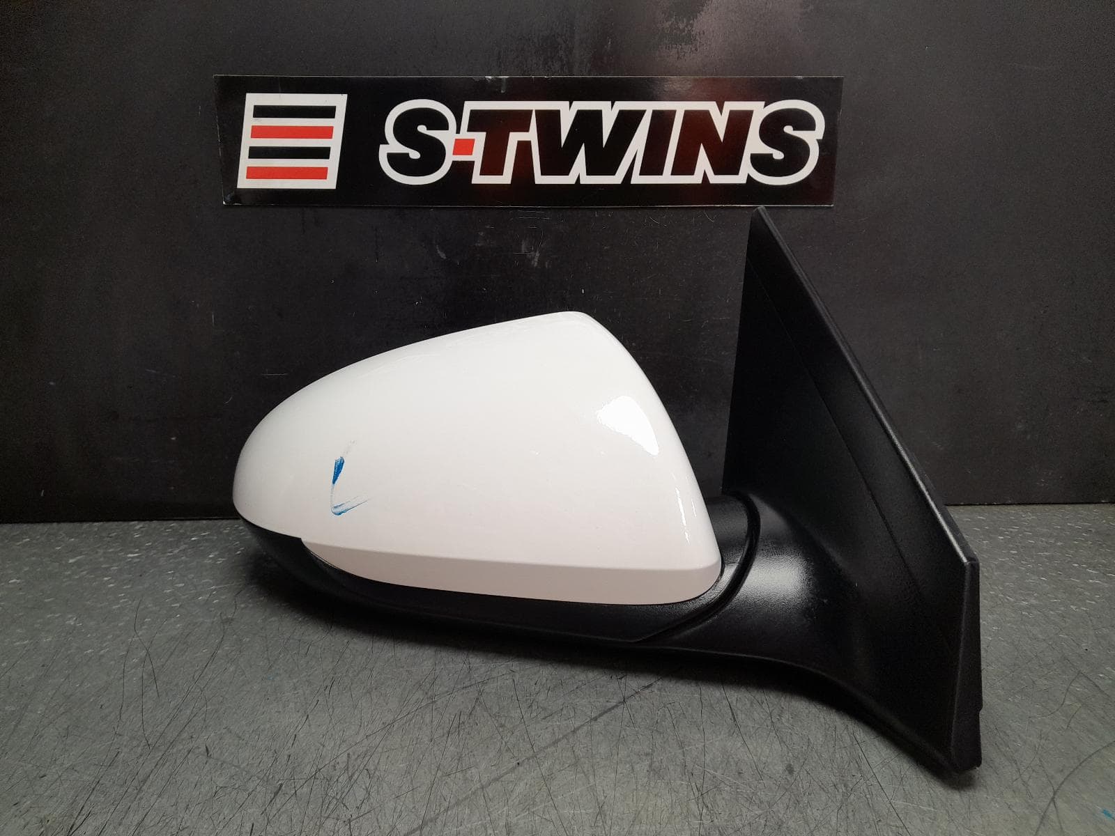 Used auto part listing image: 2018 HYUNDAI ELANTRA RIGHT DOOR MIRROR AD, MANUAL FOLD, NON INDICATOR TYPE, 12/15-09/18 0000356893