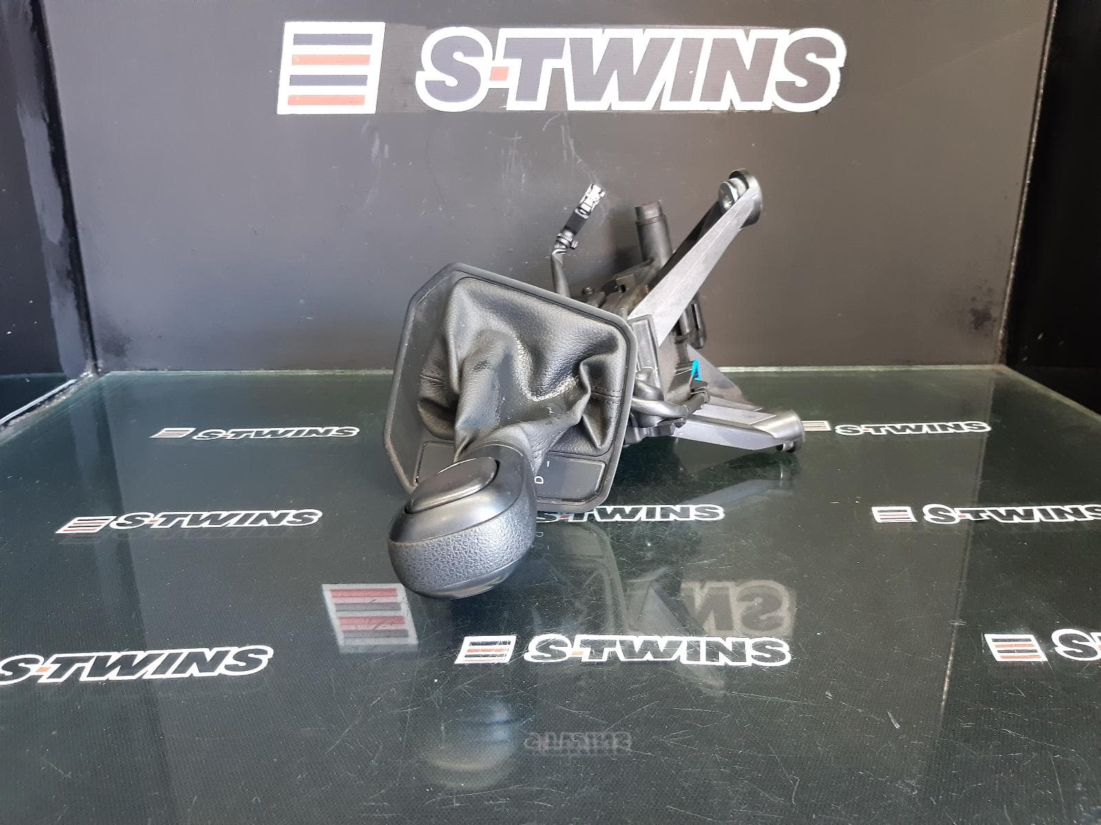 Used auto part listing image: 2022 VOLKSWAGEN TRANSPORTER GEAR STICK SHIFTER AUTO T/M, T6, 07/15- 0000323872