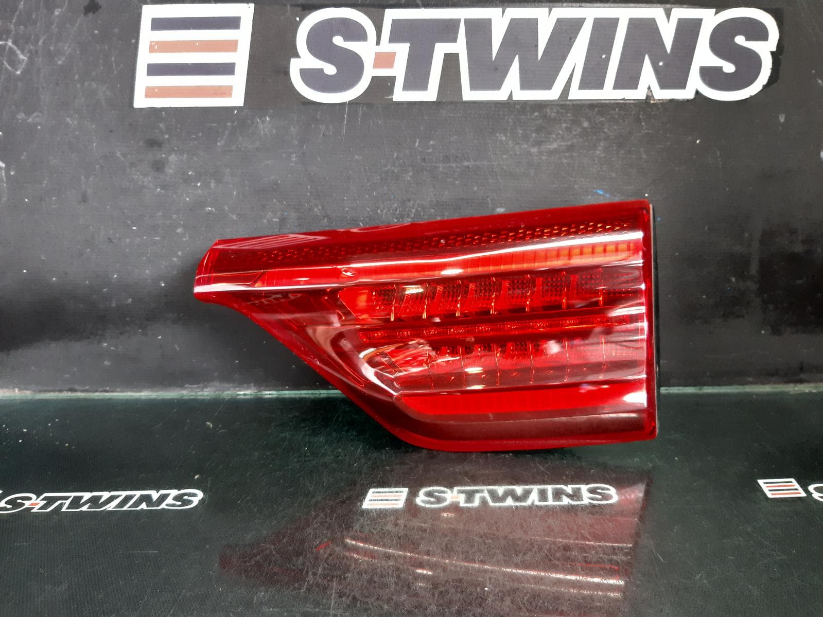 Used auto part listing image: 2020 KIA SPORTAGE REAR GARNISH TAILGATE LAMP (RH SIDE), GT LINE/SLi, QL, 07/18-08/21 0000359293