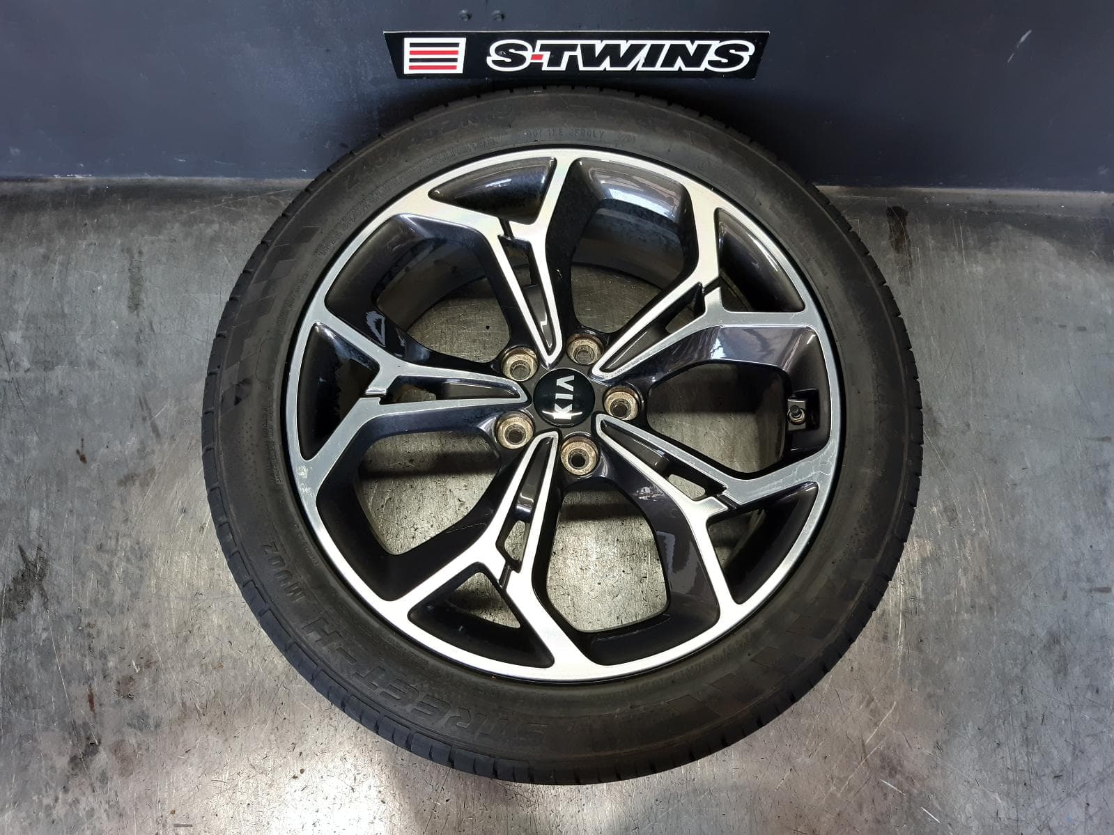 Used auto part listing image: 2020 KIA SPORTAGE WHEEL MAG FACTORY, 19X7.5IN, QL, 07/18-08/21 0000359477