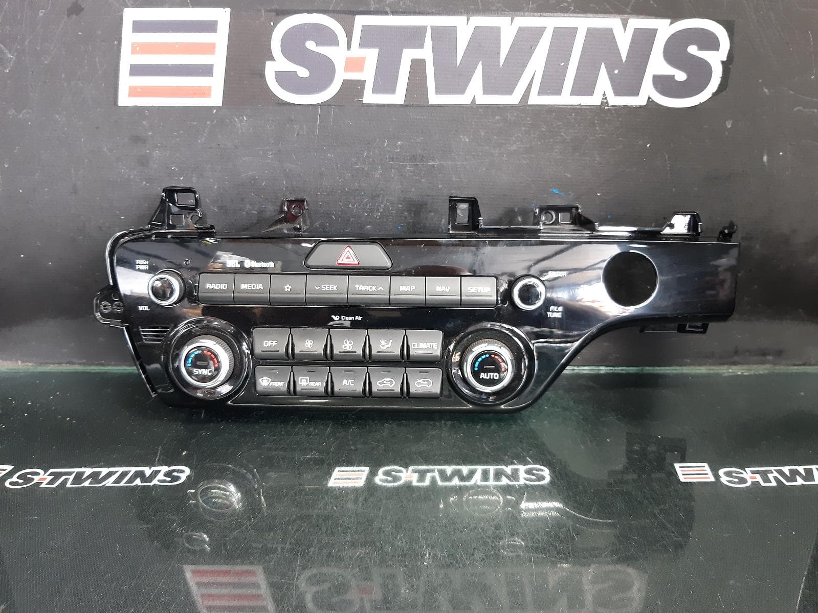 Used auto part listing image: 2020 KIA SPORTAGE HEATER AC CONTROLS DUAL ZONE CLIMATE CONTROL TYPE, QL, 10/15-08/21 0000359319