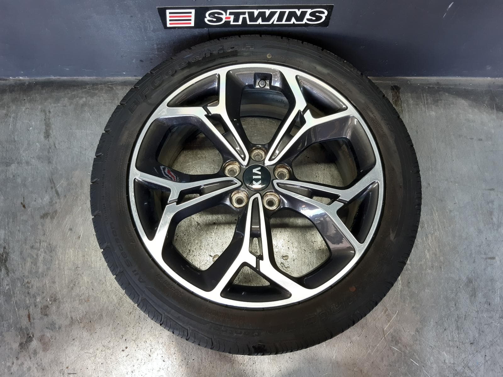 Used auto part listing image: 2020 KIA SPORTAGE WHEEL MAG FACTORY, 19X7.5IN, QL, 07/18-08/21 0000359484