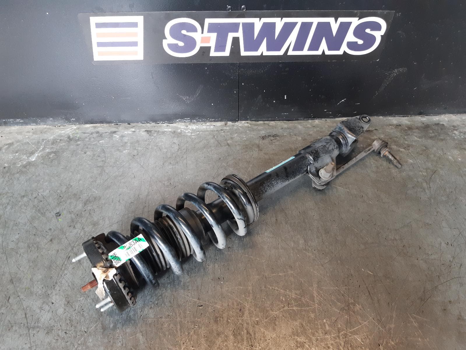Used auto part listing image: 2013 CHRYSLER 300C RIGHT FRONT STRUT LX2, STANDARD TYPE, 07/12- 0000111585