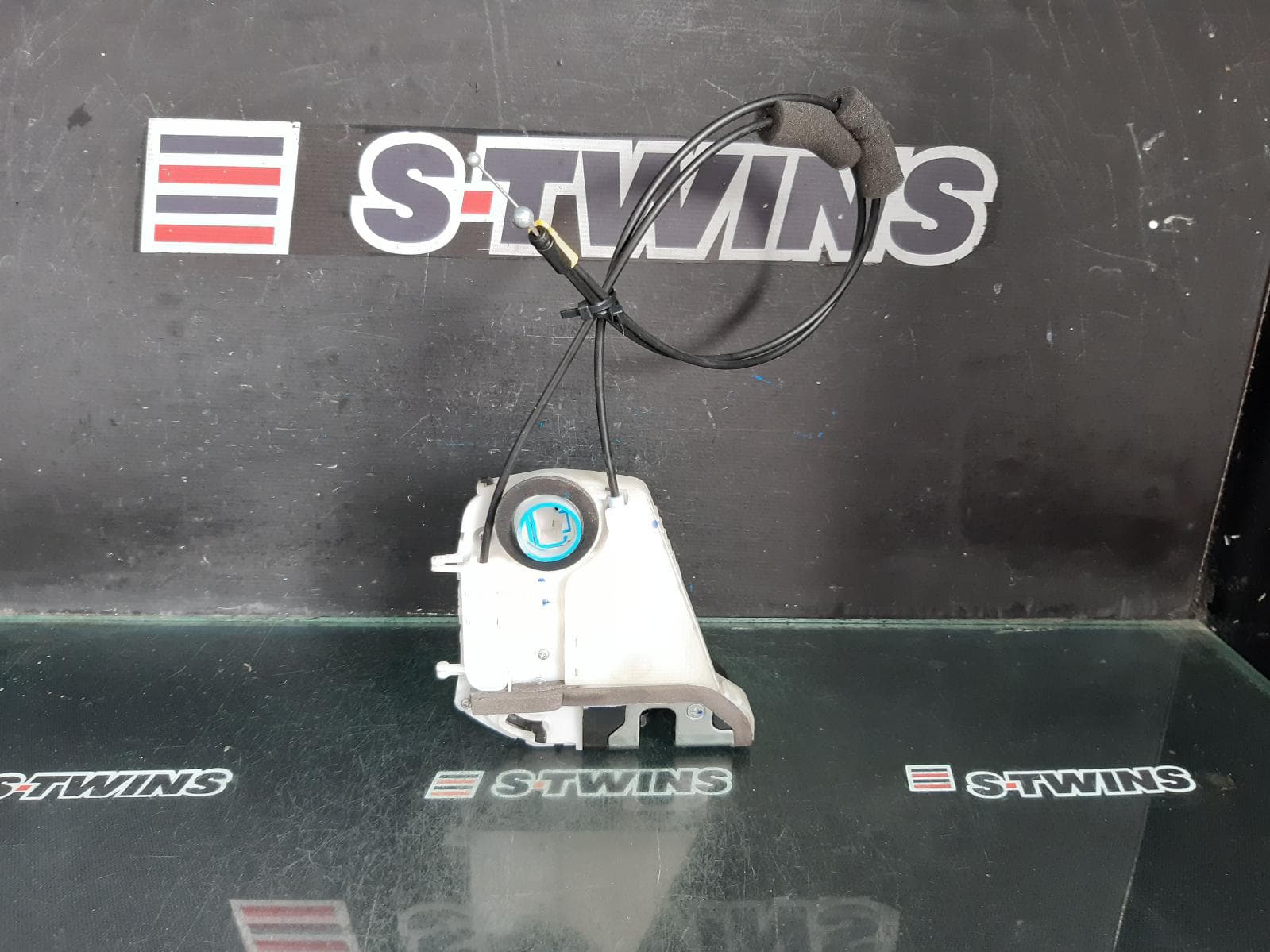 Used auto part listing image: 2015 SUBARU XV DOOR BOOT GATE LOCK RIGHT REAR DOOR LOCK, G4X, 08/11-04/17 0000357731