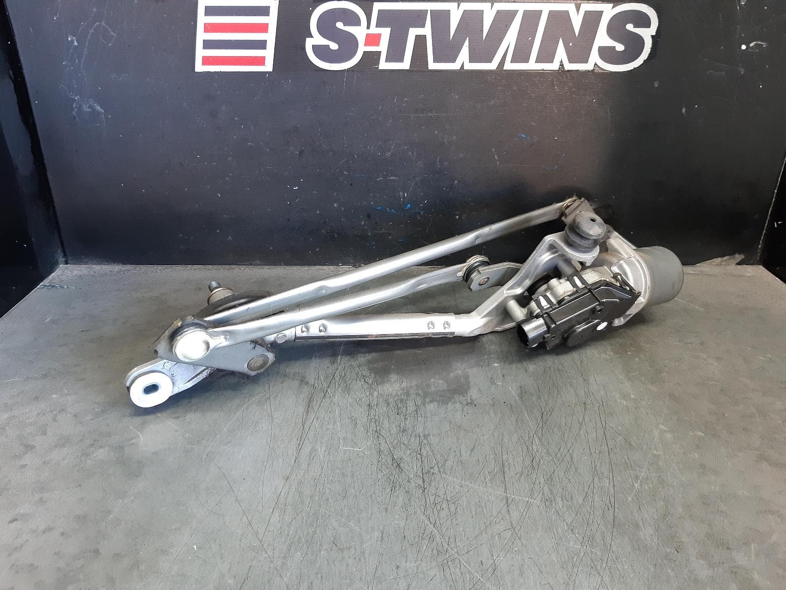 Used auto part listing image: 2015 SUBARU XV WIPER MOTOR G4X, FRONT, 08/11-04/17 0000357736