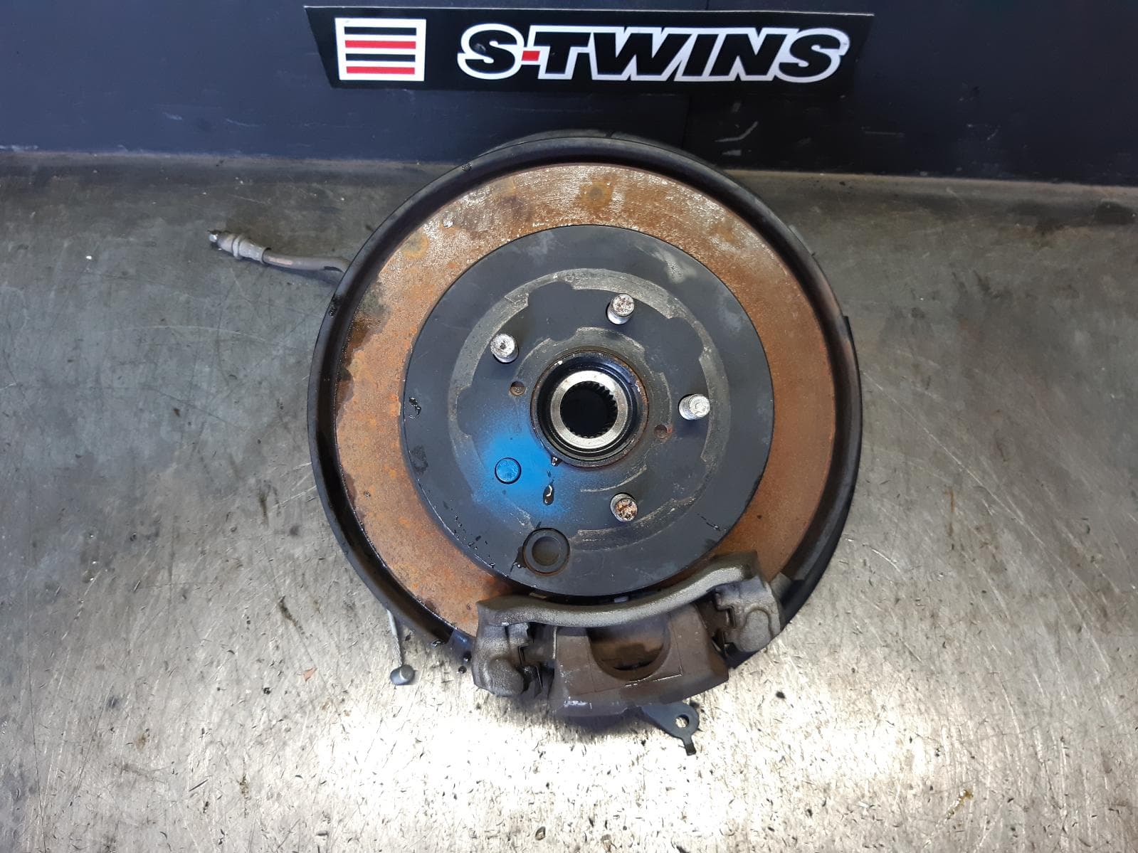 Used auto part listing image: 2015 SUBARU XV RIGHT REAR HUB ASSEMBLY G4X, 08/11-04/17 0000357744