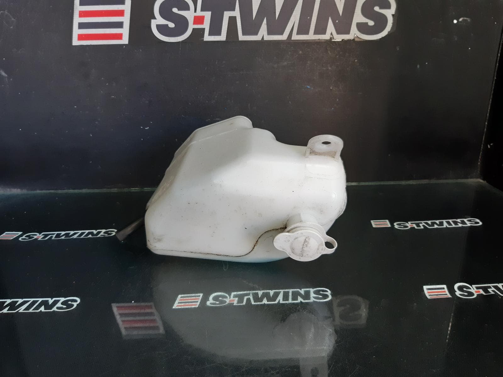 Used auto part listing image: 2016 MITSUBISHI ASX OVERFLOW BOTTLE PETROL, XA-XD, 05/10- 0000357930