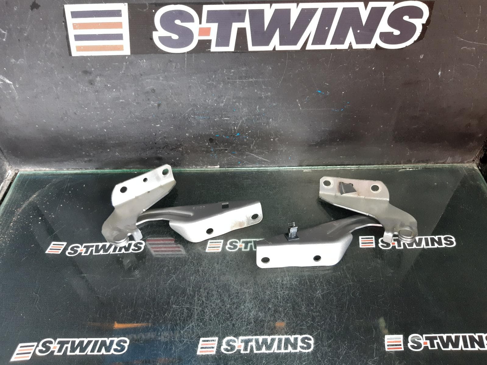 Used auto part listing image: 2016 MITSUBISHI ASX BONNET HINGE STRUT HINGES (PAIR), XA-XD, 05/10- 0000357892
