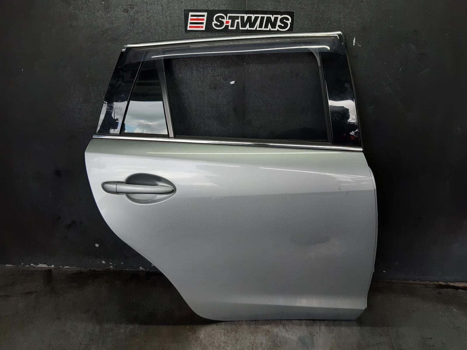 Used auto part listing image: 2017 MAZDA 6 RIGHT REAR DOOR SLIDING GJ-GL, WAGON, 11/12- 0000317989