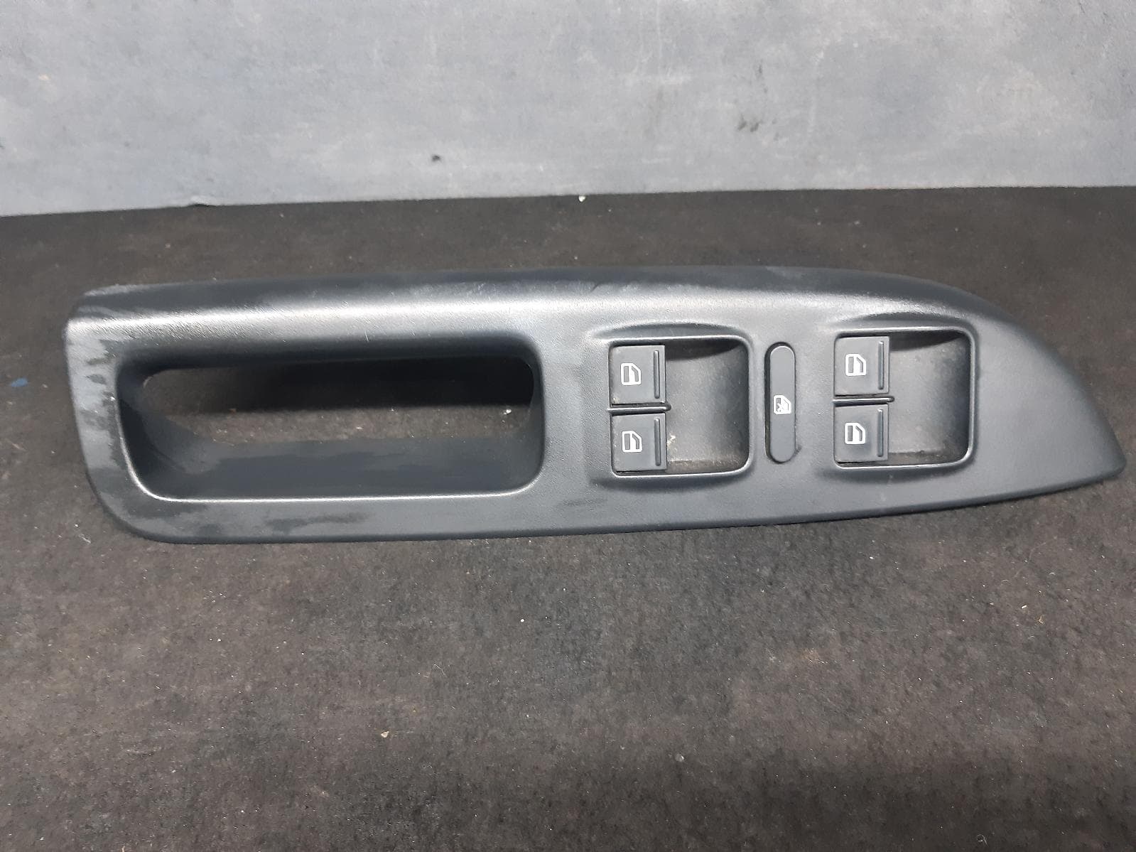 Used auto part listing image: 2009 SKODA OCTAVIA PWR DR WIND SWITCH RH FRONT (MASTER SWITCH), 1Z, 05/09-10/13 0000090016