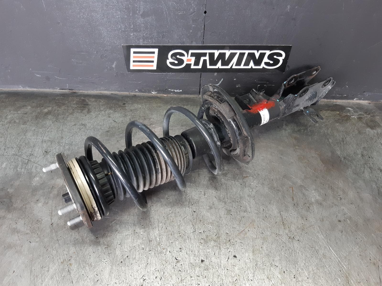 Used auto part listing image: 2016 MAZDA CX3 LEFT FRONT STRUT DK, 2WD, 03/15-02/17 0000358159