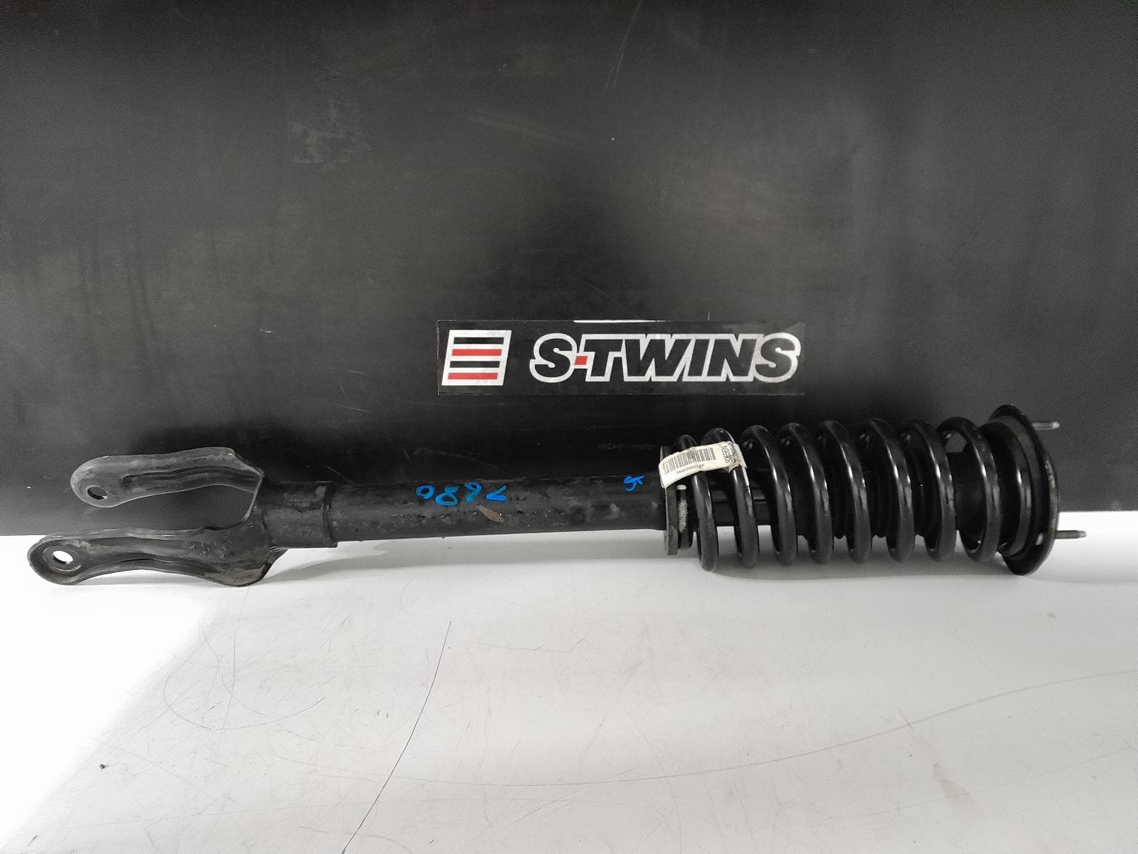 Used auto part listing image: 2015 JEEP GRANDCHEROKEE LEFT FRONT STRUT WK, STANDARD TYPE, 2WD, 10/10-09/16 0000312651