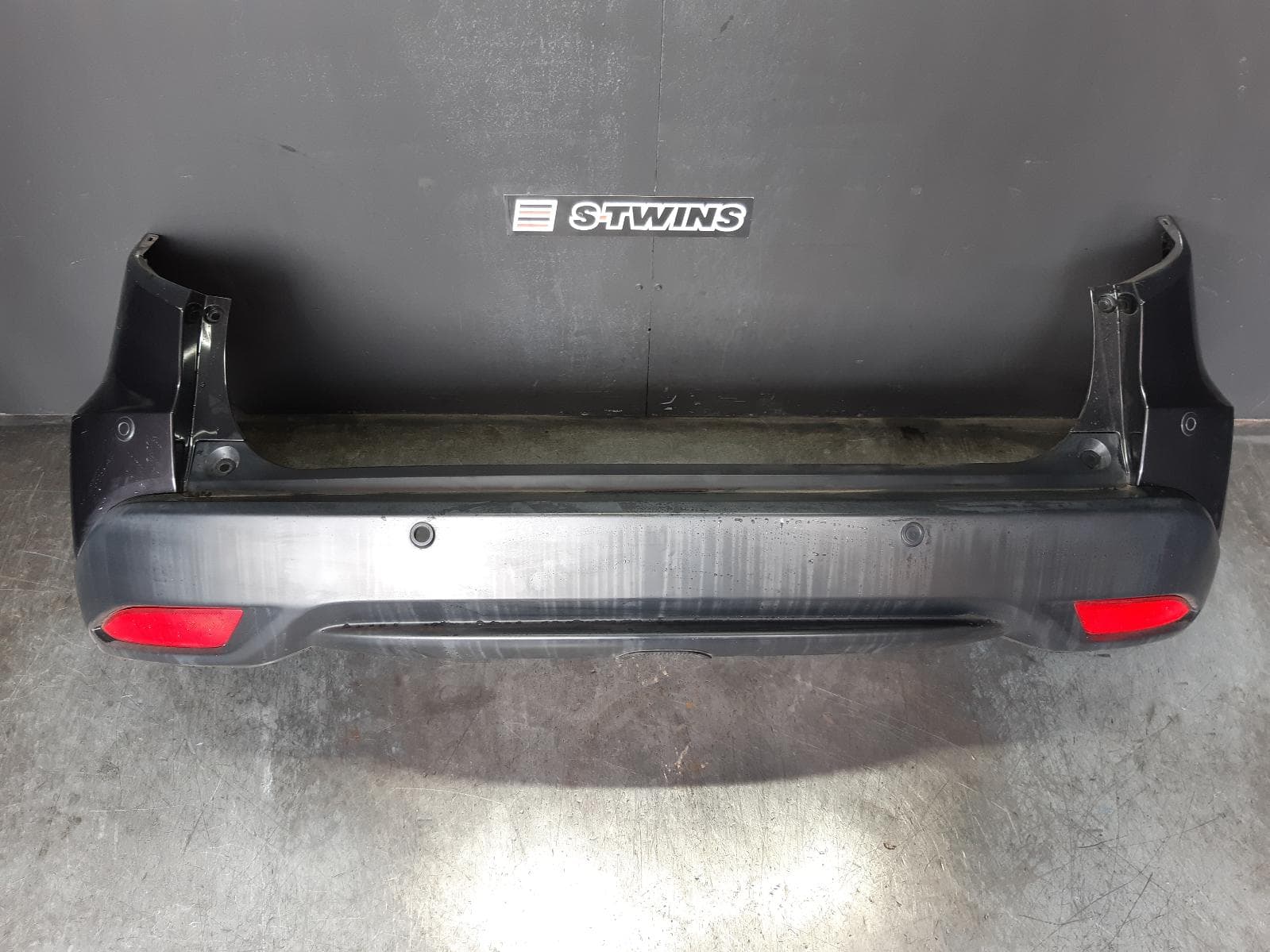 Used auto part listing image: 2016 HONDA HRV REAR BUMPER RU5, BUMPER BAR (3 PIECE), W/ PARK SENSOR TYPE, NON RS, 12/14-10/21 0000358318