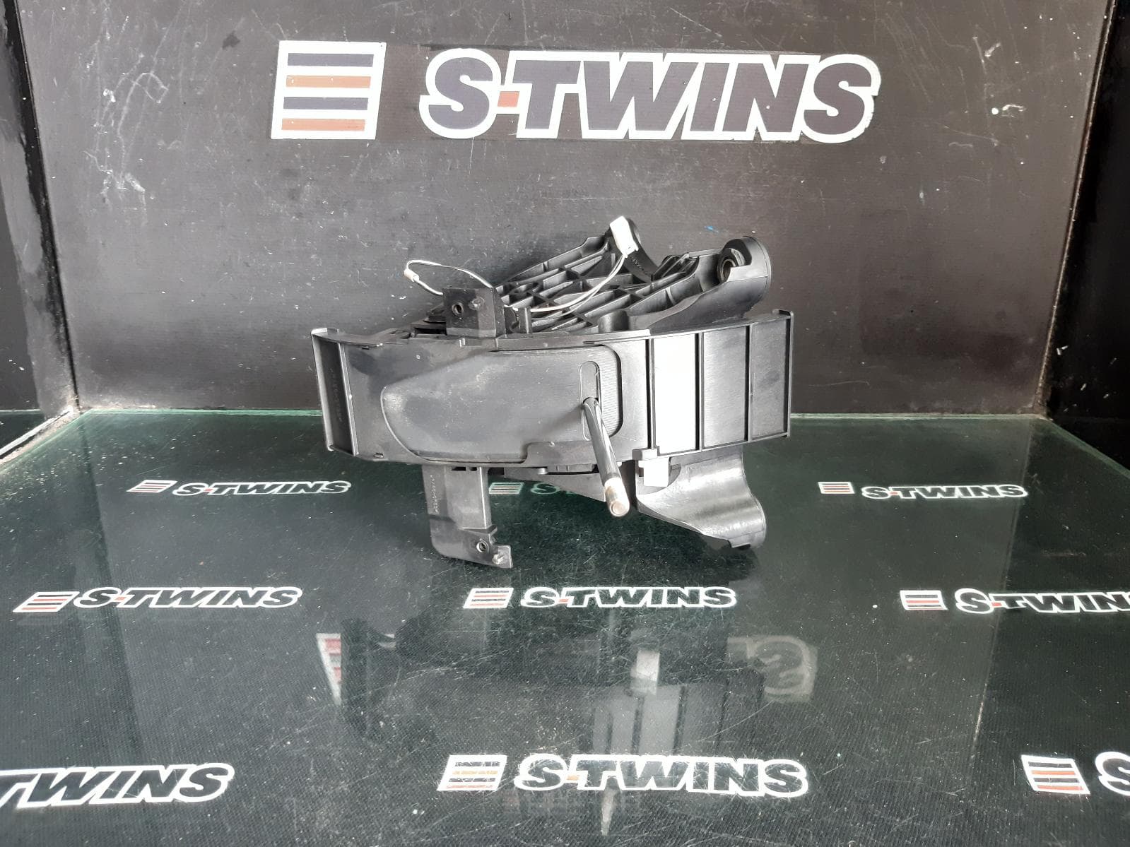 Used auto part listing image: 2007 TOYOTA COROLLA GEAR STICK SHIFTER AUTO SHIFTER, ZRE152/153R, 03/07-10/13 0000358228