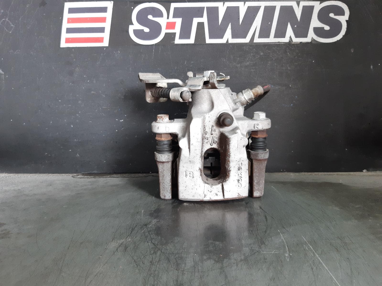 Used auto part listing image: 2007 TOYOTA COROLLA CALIPER RH REAR, ZRE152/153R, HATCH/SEDAN, 03/07-12/13 0000358242