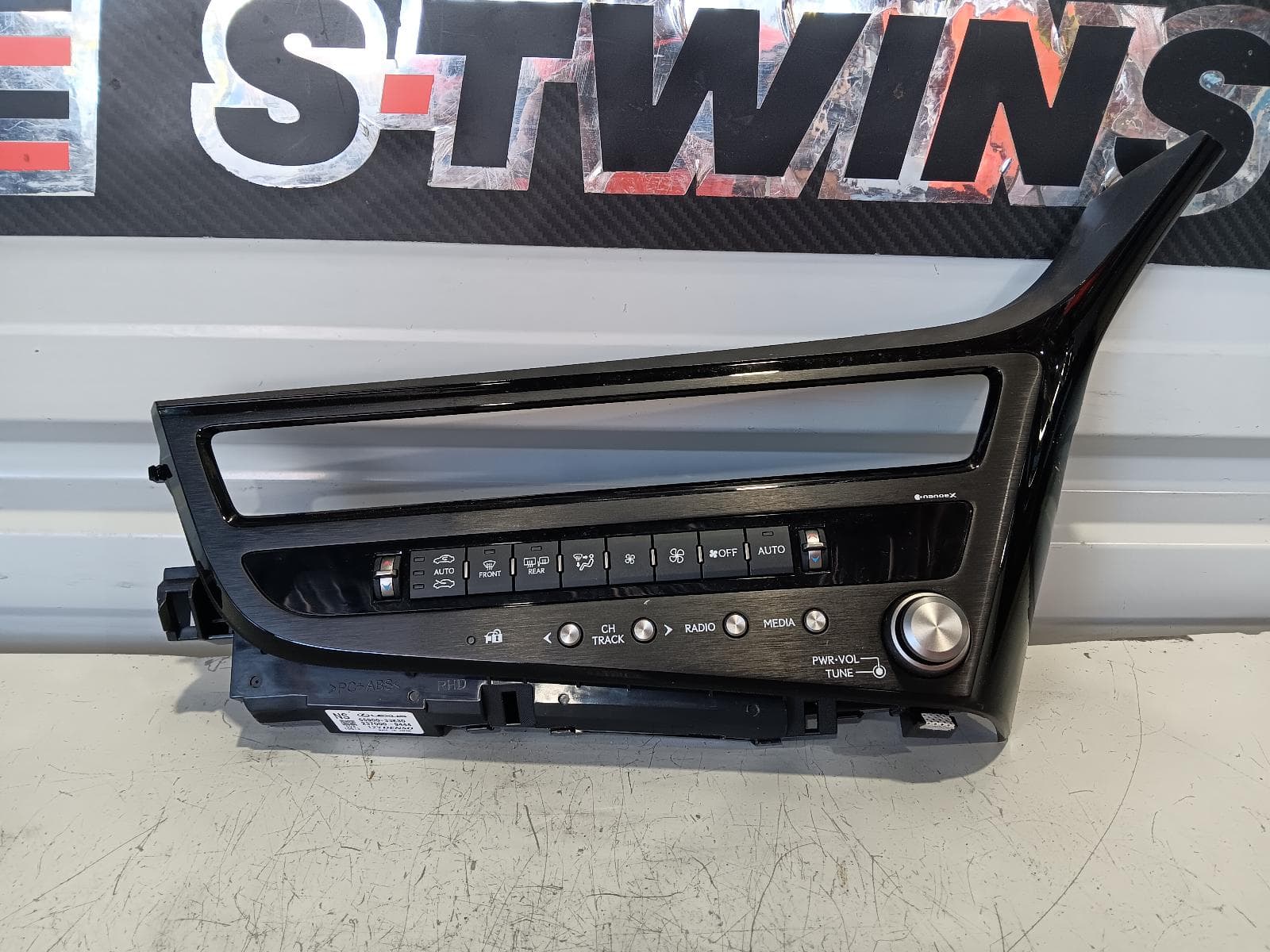 Used auto part listing image: 2023 LEXUS ES SERIES (13-) HEATER AC CONTROLS XZ10, 08/18- 0000355466