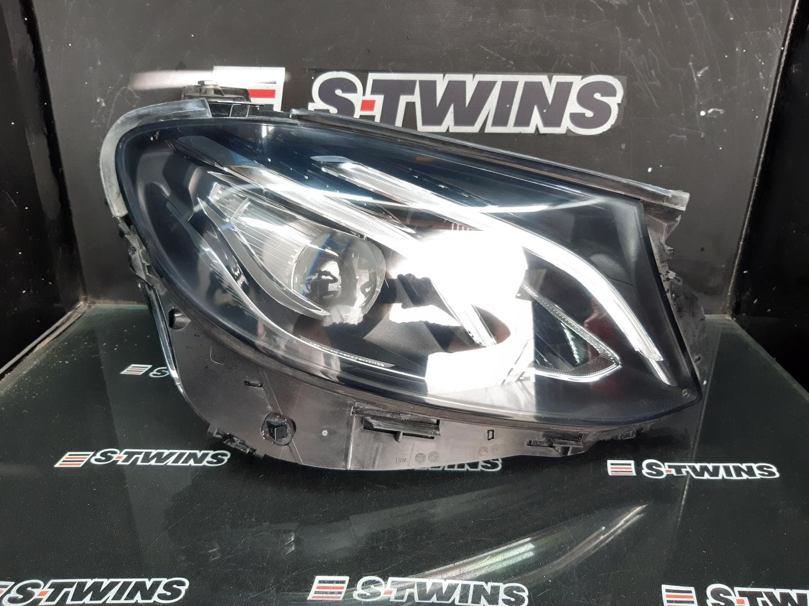 Used auto part listing image: 2017 MERCEDES E CLASS RIGHT HEADLAMP W213/S213/A238/C238, LED TYPE, 05/16-03/20 0000337877