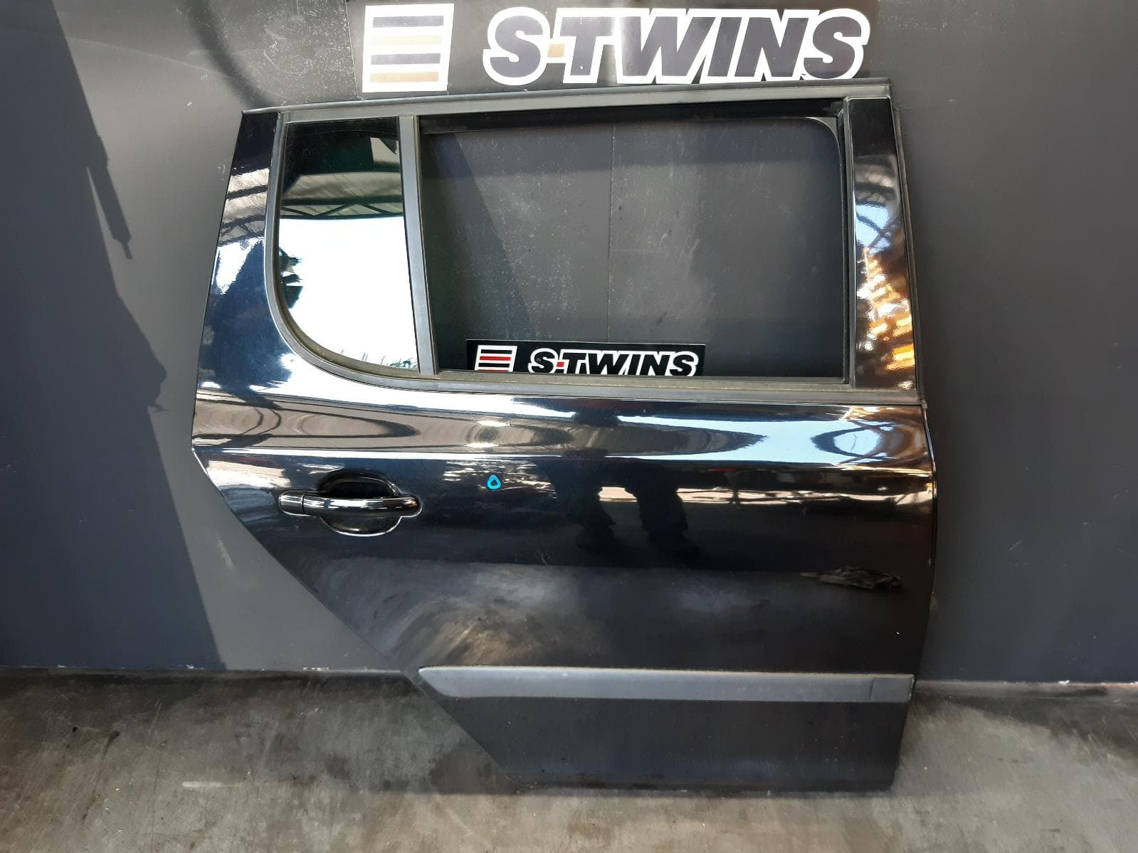 Used auto part listing image: 2013 SKODA FABIA RIGHT REAR DOOR SLIDING 5JF, HATCH, 08/11-07/15 0000358890