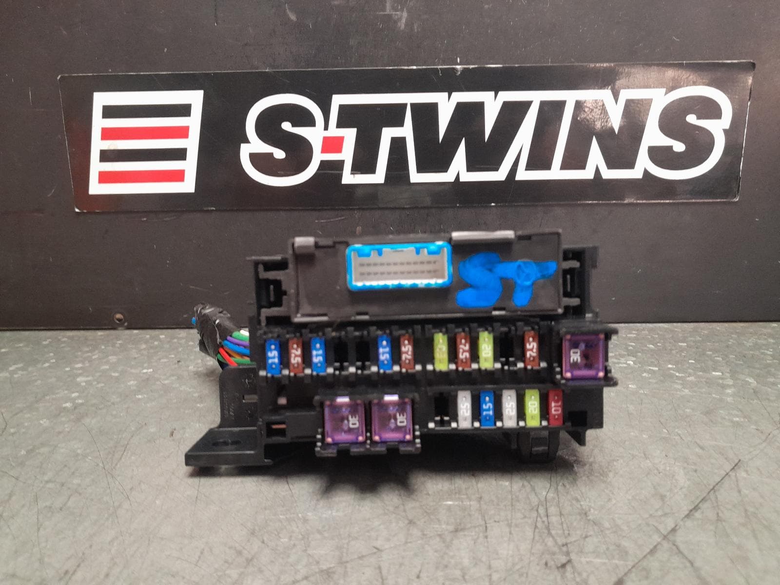 Used auto part listing image: 2017 MAZDA CX5 FUSE BOX UNDER DASH, KF, 02/17- 0000359828