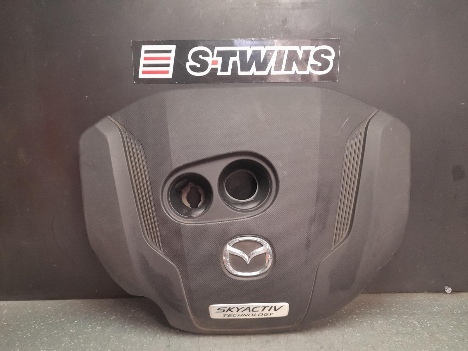 Used auto part listing image: 2018 MAZDA 6 ENGINE COVER PETROL, 2.5, PY, TURBO, GL, 03/18-12/24 0000360066