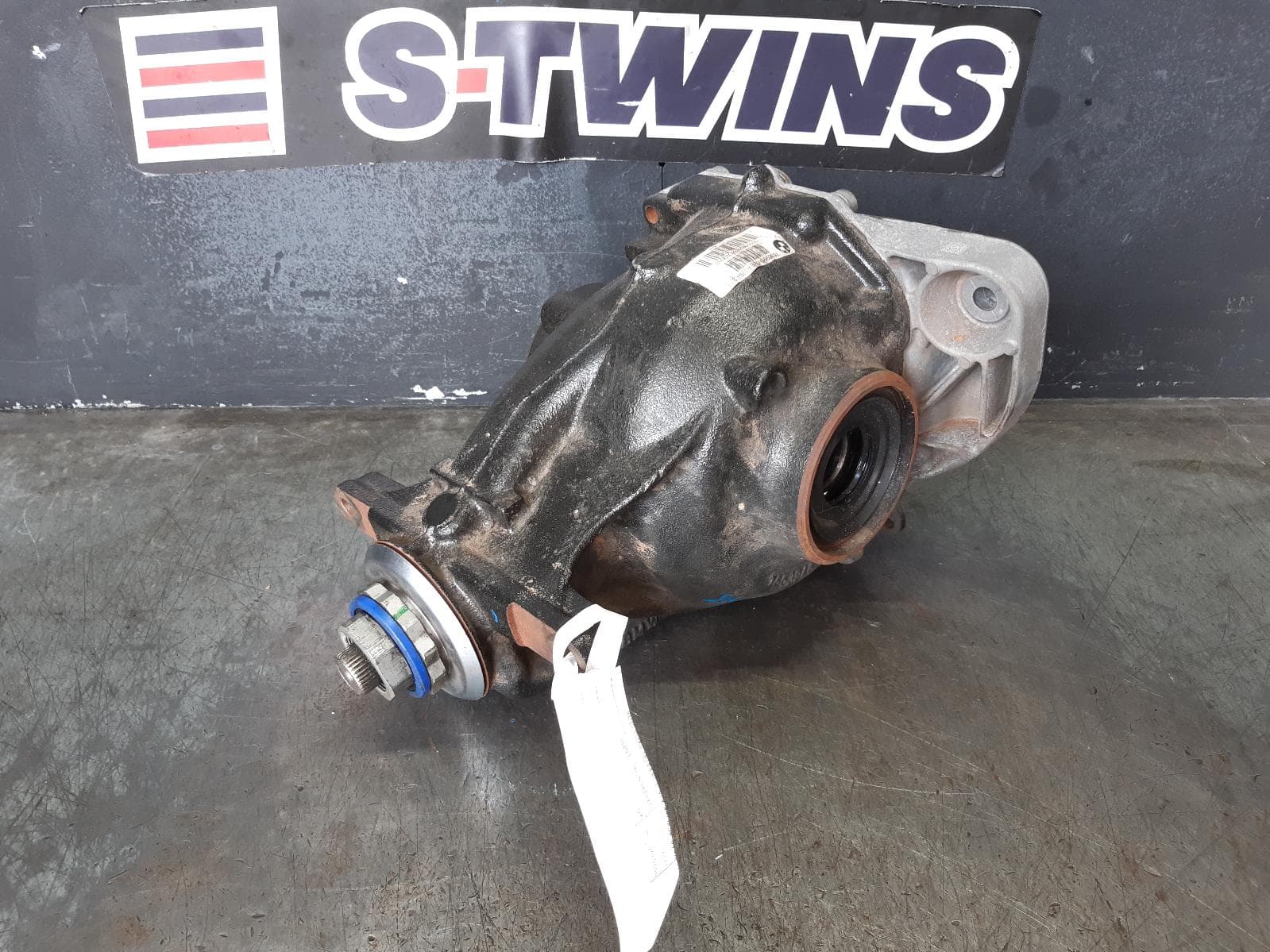 Used auto part listing image: 2015 BMW X5 DIFFERENTIAL CENTRE REAR, DIESEL, 3.0, TWIN TURBO, N57, xDRIVE40d, 3.15 RATIO, F15, 12/13-07/18 0000169811