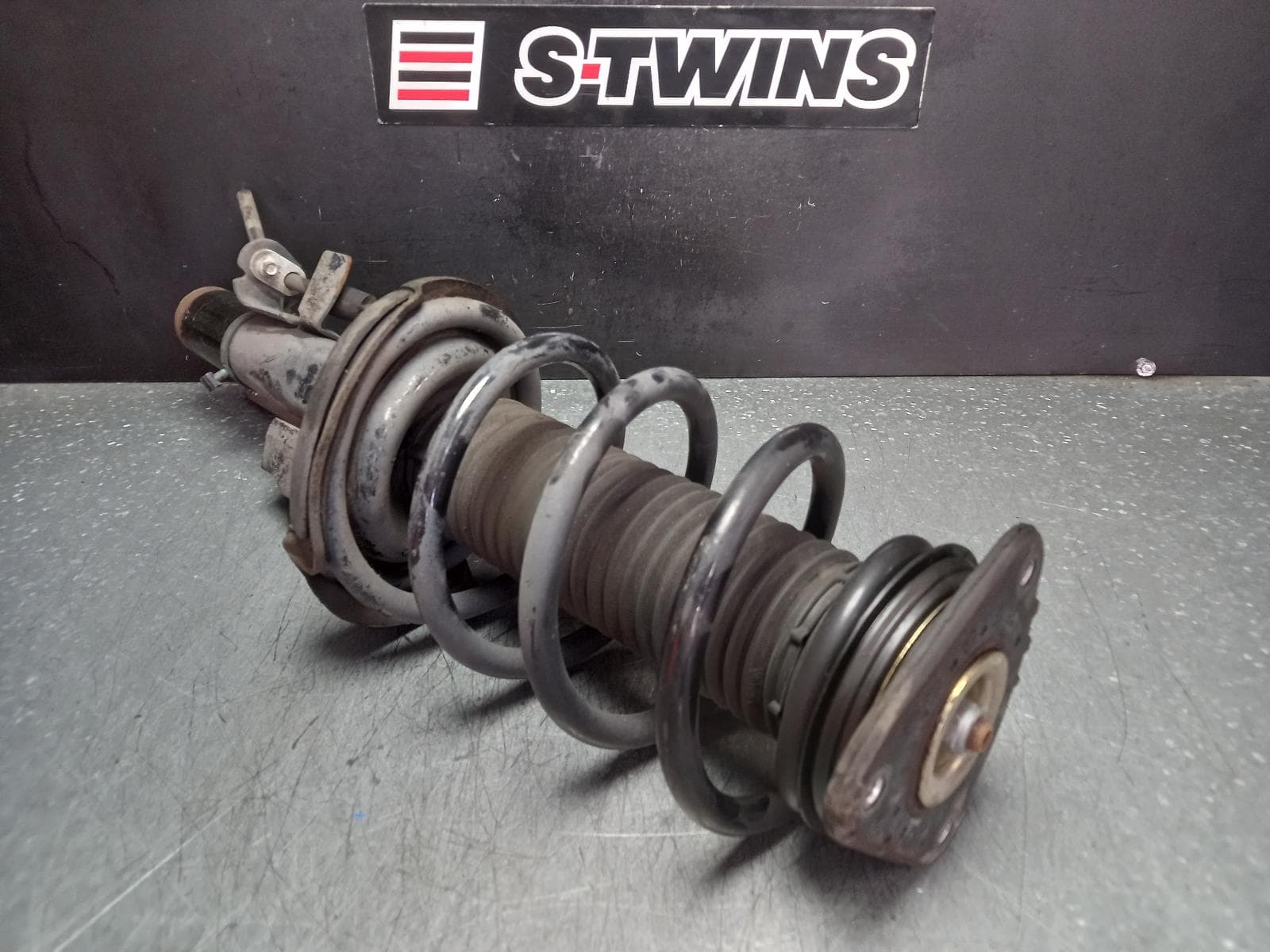 Used auto part listing image: 2013 FORD KUGA LEFT FRONT STRUT PETROL, 1.6, ECOBOOST, AWD, TF, 11/12-10/14 0000360641