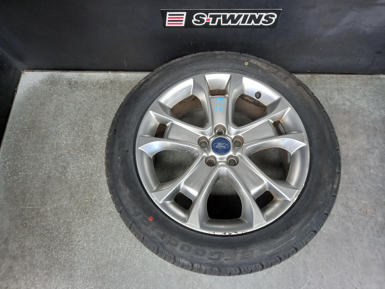 Used auto part listing image: 2013 FORD KUGA WHEEL MAG FACTORY, 18X7.5IN, TF, 11/12-09/16 0000359905