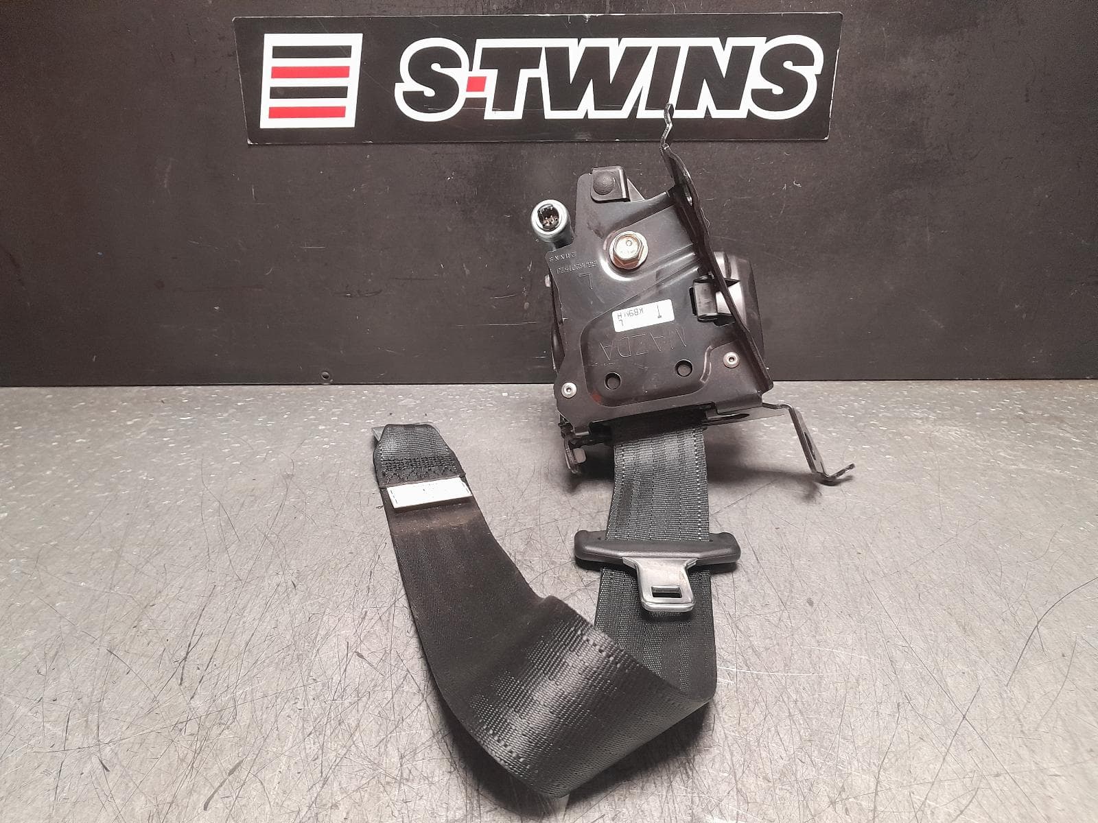 Used auto part listing image: 2017 MAZDA CX5 SEAT BELT STALK LH REAR, SEAT BELT ONLY, KF, 02/17- 0000359858