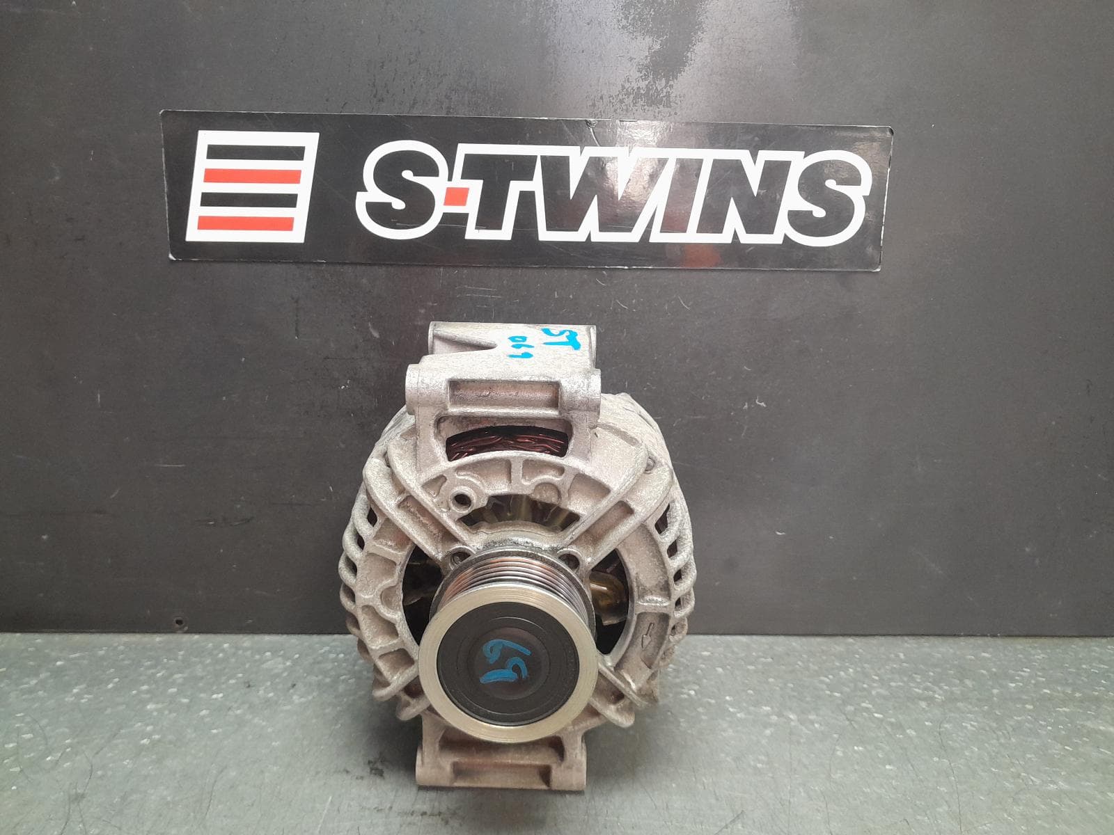 Used auto part listing image: 2012 VOLKSWAGEN GOLF ALTERNATOR PETROL, 2.0, BOSCH 140AMP P/N 06B903016AB, GEN 6, 10/08-03/13 0000360725