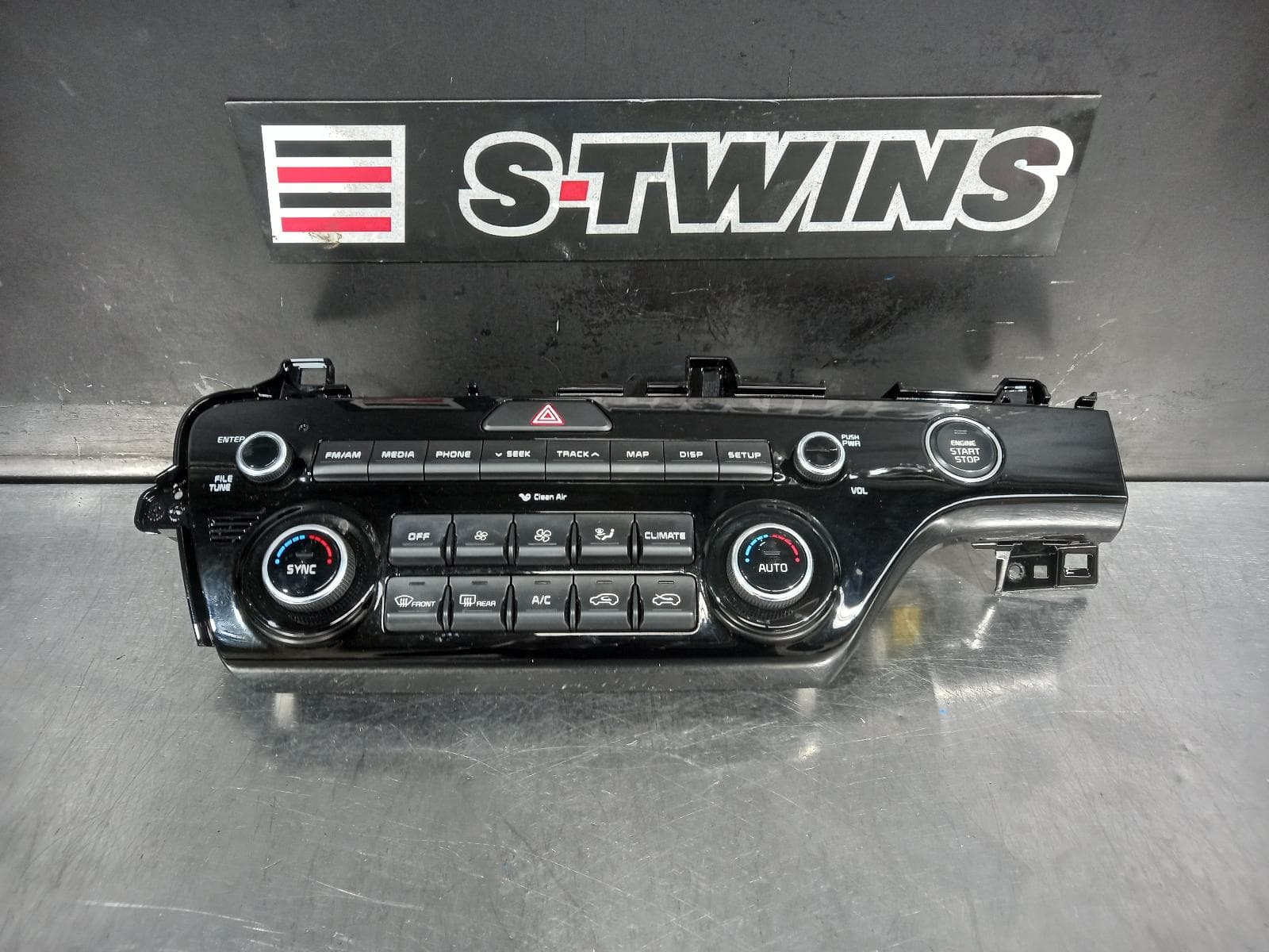 Used auto part listing image: 2017 KIA SPORTAGE HEATER AC CONTROLS DUAL ZONE CLIMATE CONTROL TYPE, QL, 10/15-08/21 0000299275