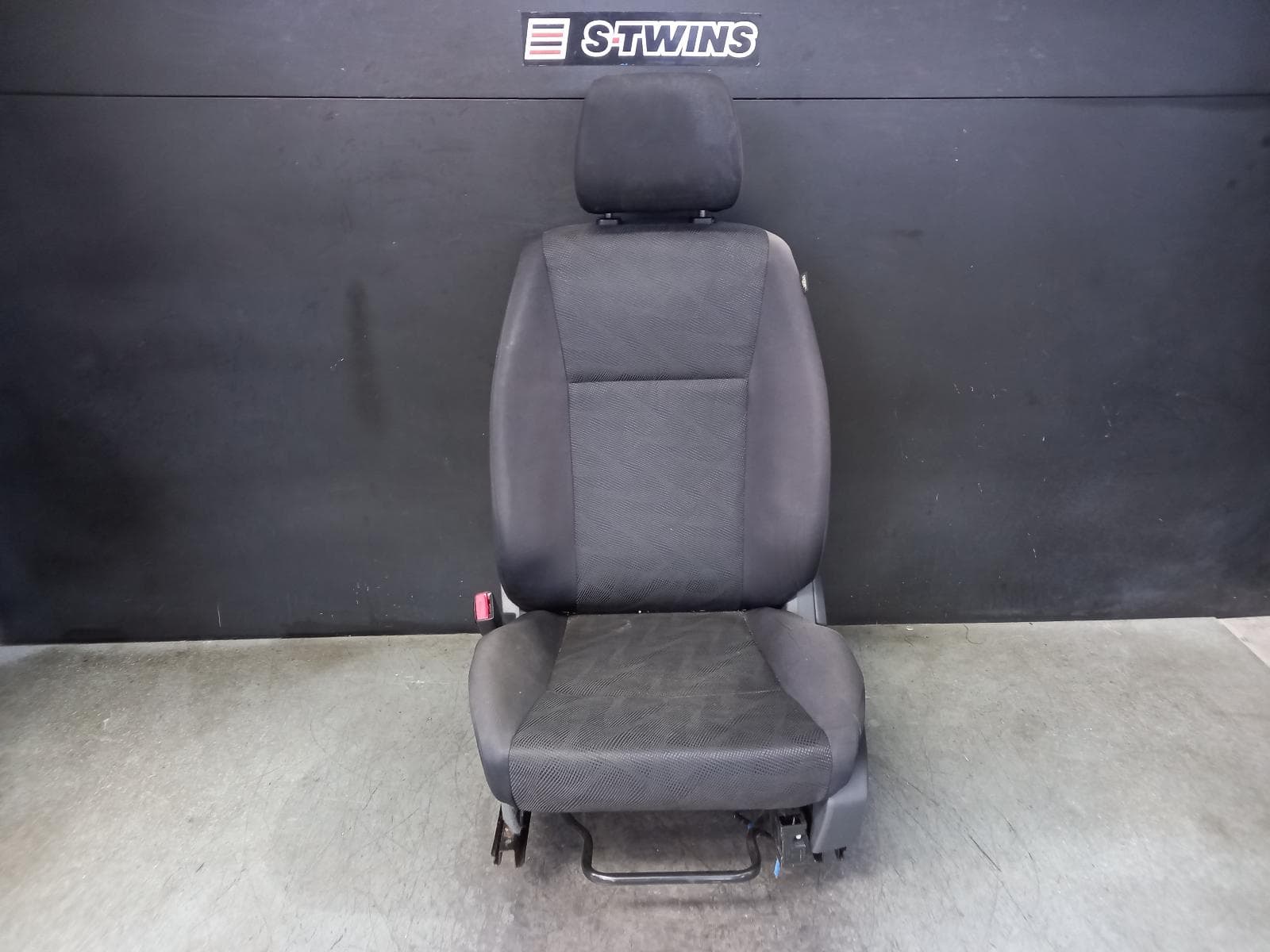 Used auto part listing image: 2015 MAZDA BT50 FRONT SEAT LH FRONT (BENCH SEAT TYPE), UP-UR, CLOTH, XT, 10/11-06/20 0000359994