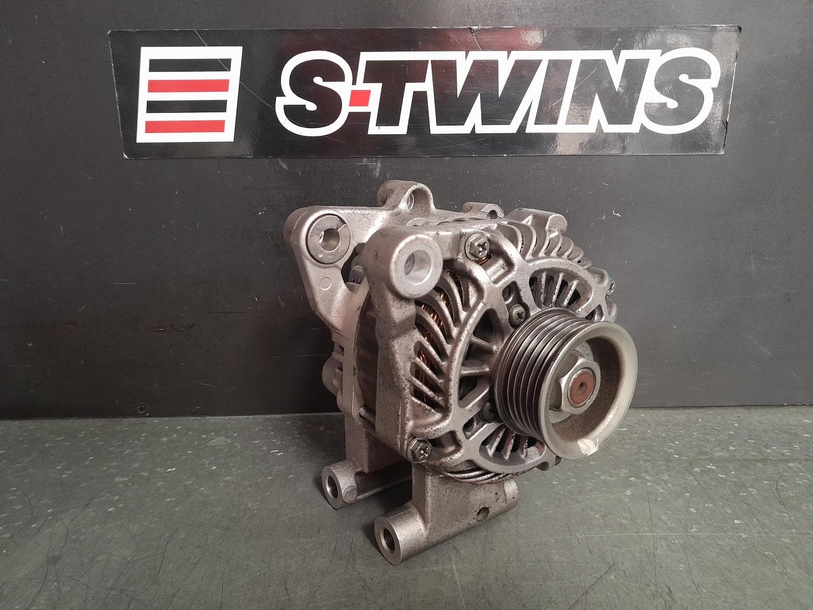 Used auto part listing image: 2018 SUZUKI VITARA ALTERNATOR PETROL, 2.4, J24B, GRAND VITARA, JT, 08/08-12/18 0000359559