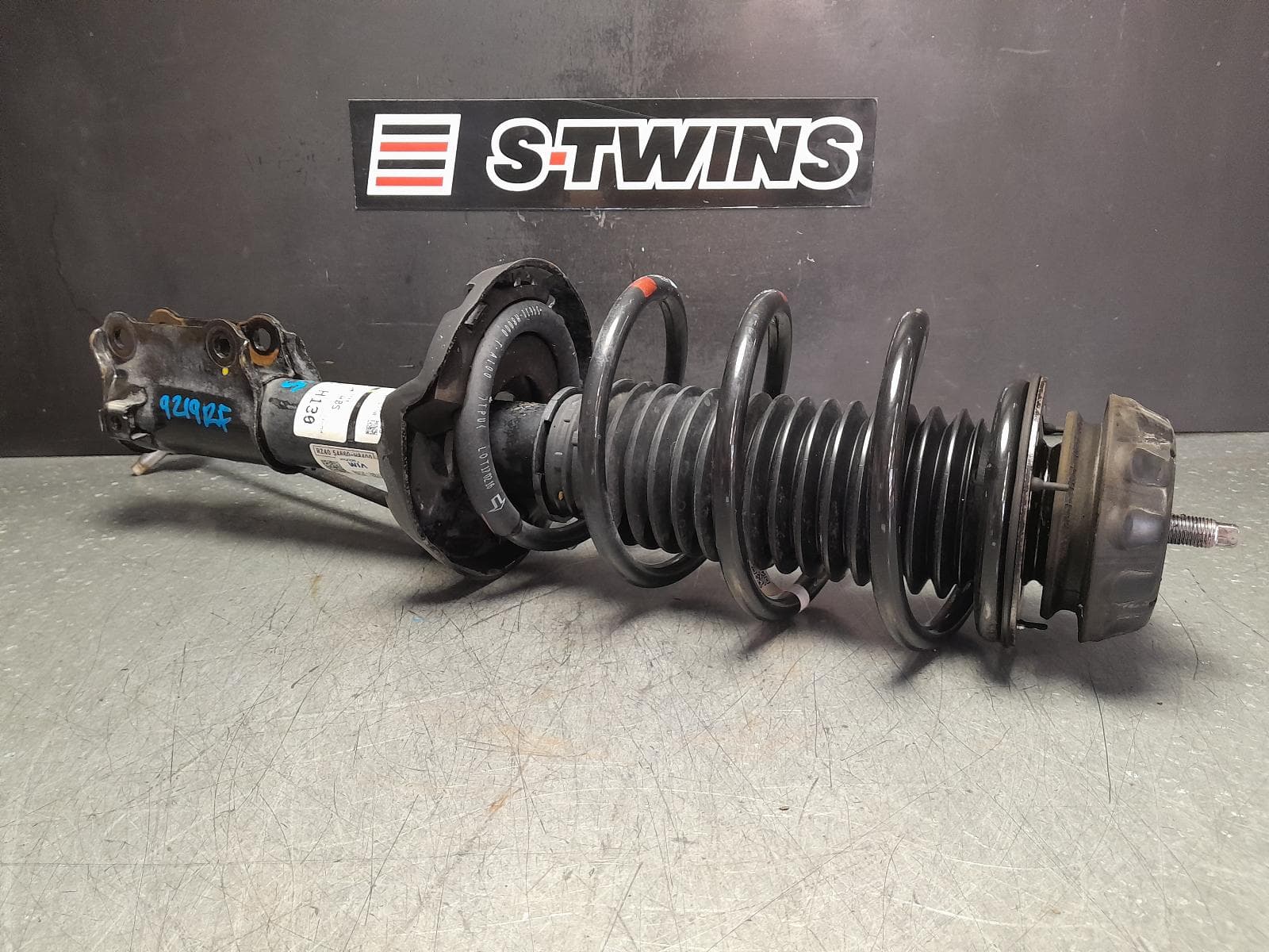 Used auto part listing image: 2017 KIA RIO RIGHT FRONT STRUT YB, 12/16-06/23 0000352512