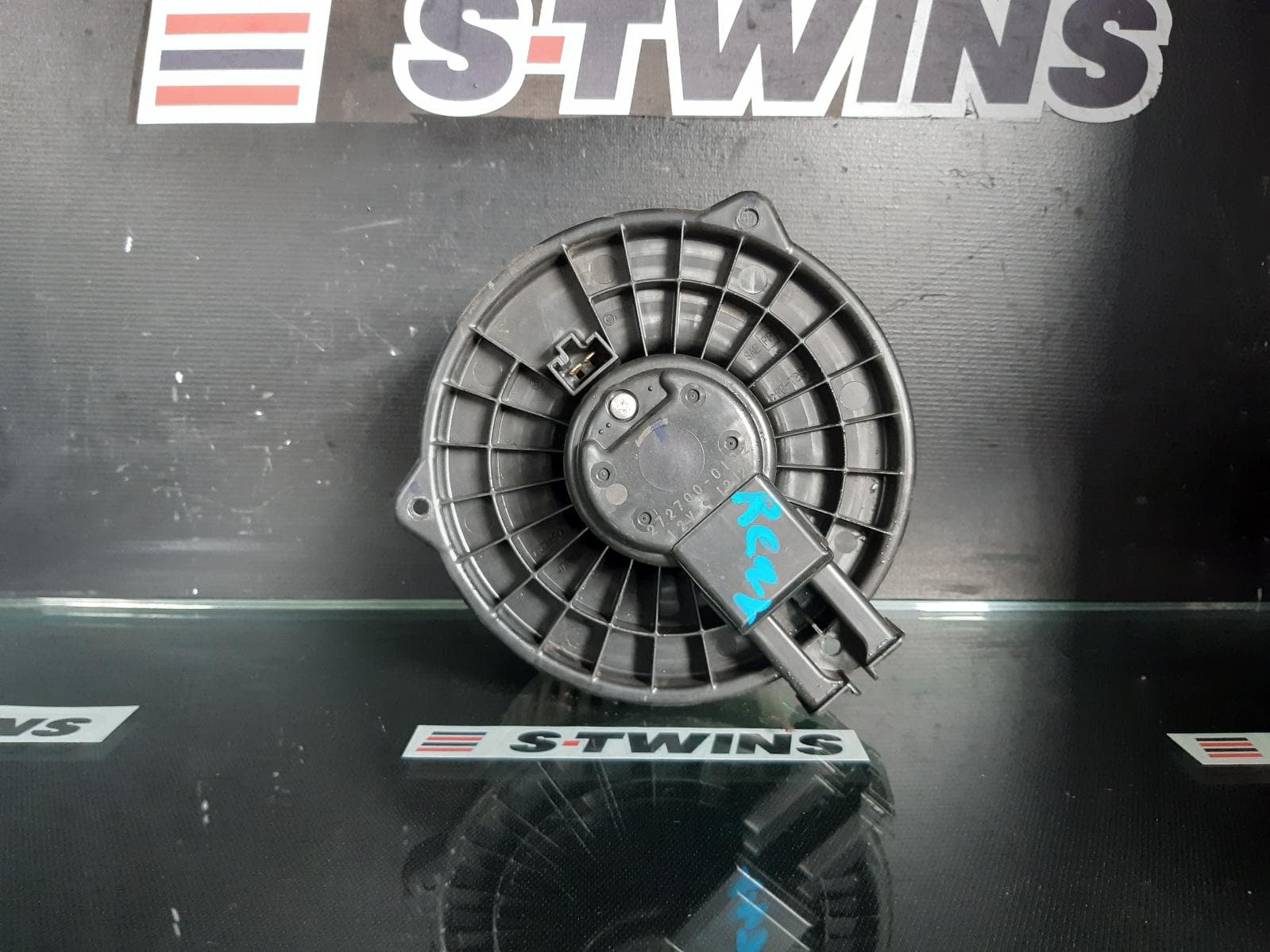 Used auto part listing image: 2008 TOYOTA PRADO HEATER FAN MOTOR FRONT, CLIMATE CONTROL TYPE, 120 SERIES, 02/03-10/09 0000143151