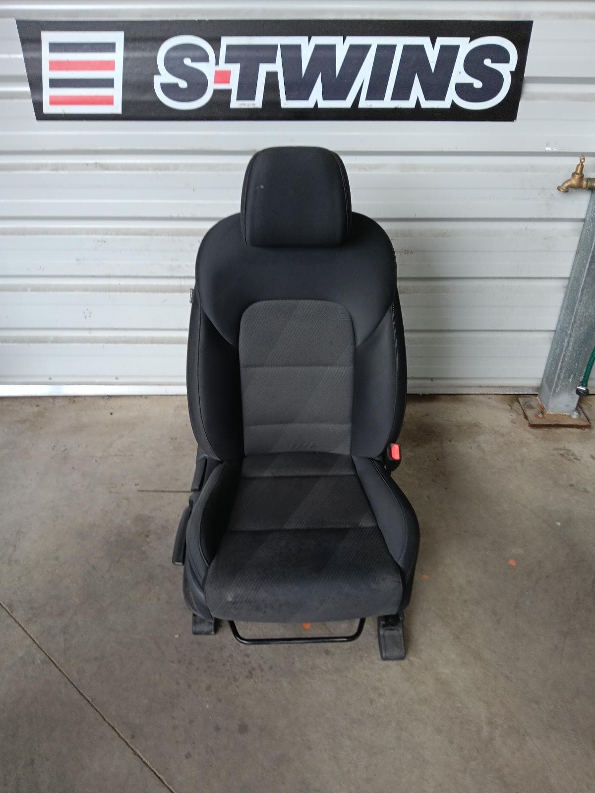 Used auto part listing image: 2019 HYUNDAI TUCSON FRONT SEAT RH FRONT, TL, CLOTH, ACTIVE/GO, 06/15-01/21 0000359342