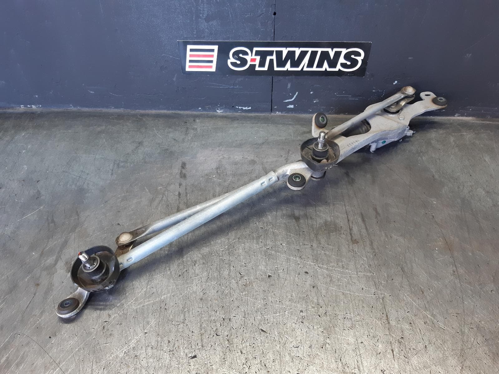 Used auto part listing image: 2014 NISSAN PULSAR WIPER MOTOR FRONT, B17, 12/12-12/17 0000359228