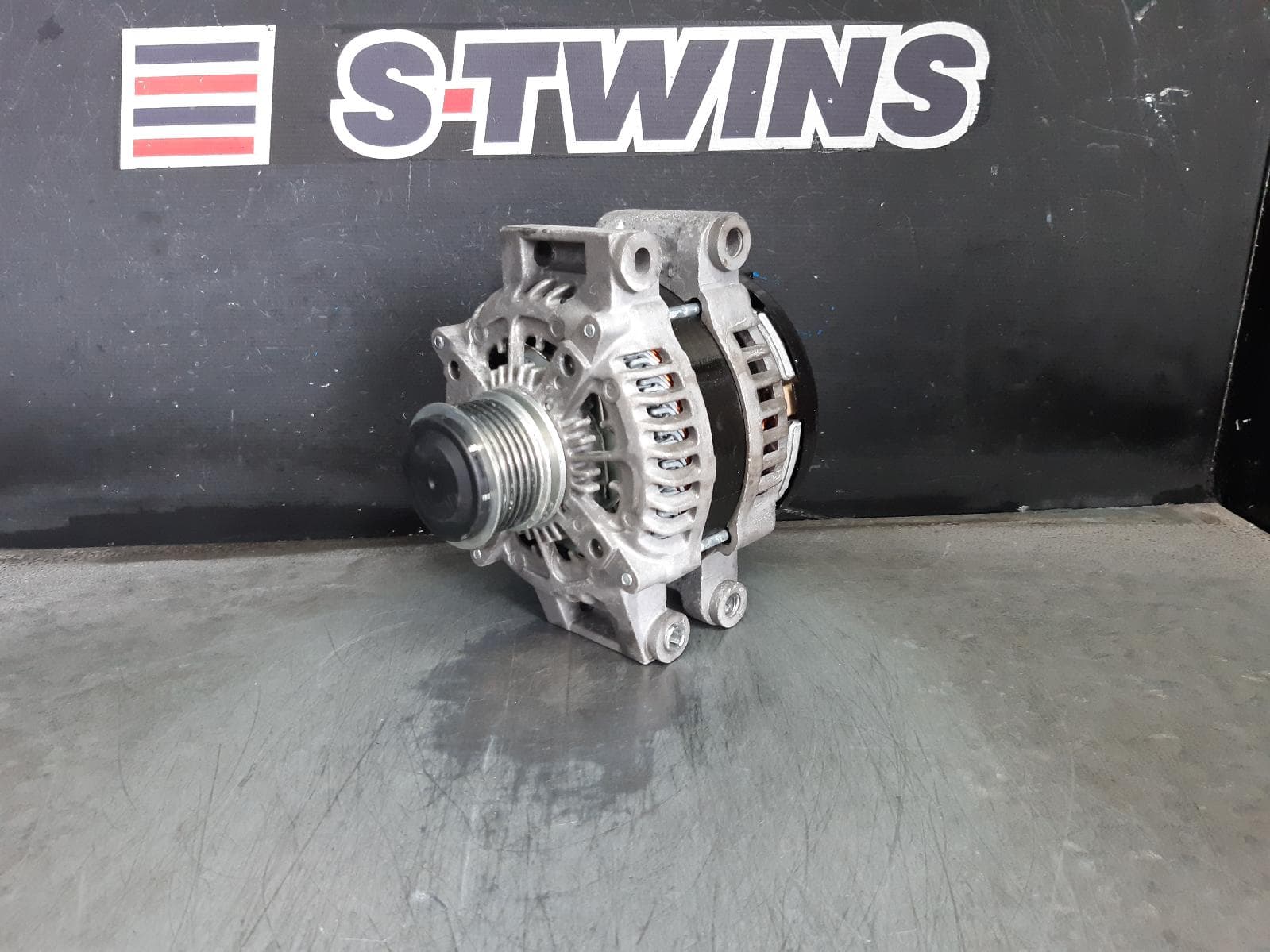 Used auto part listing image: 2013 CHRYSLER 300C ALTERNATOR DIESEL, 3.0, TURBO, LX, 12/11-12/14 0000359500