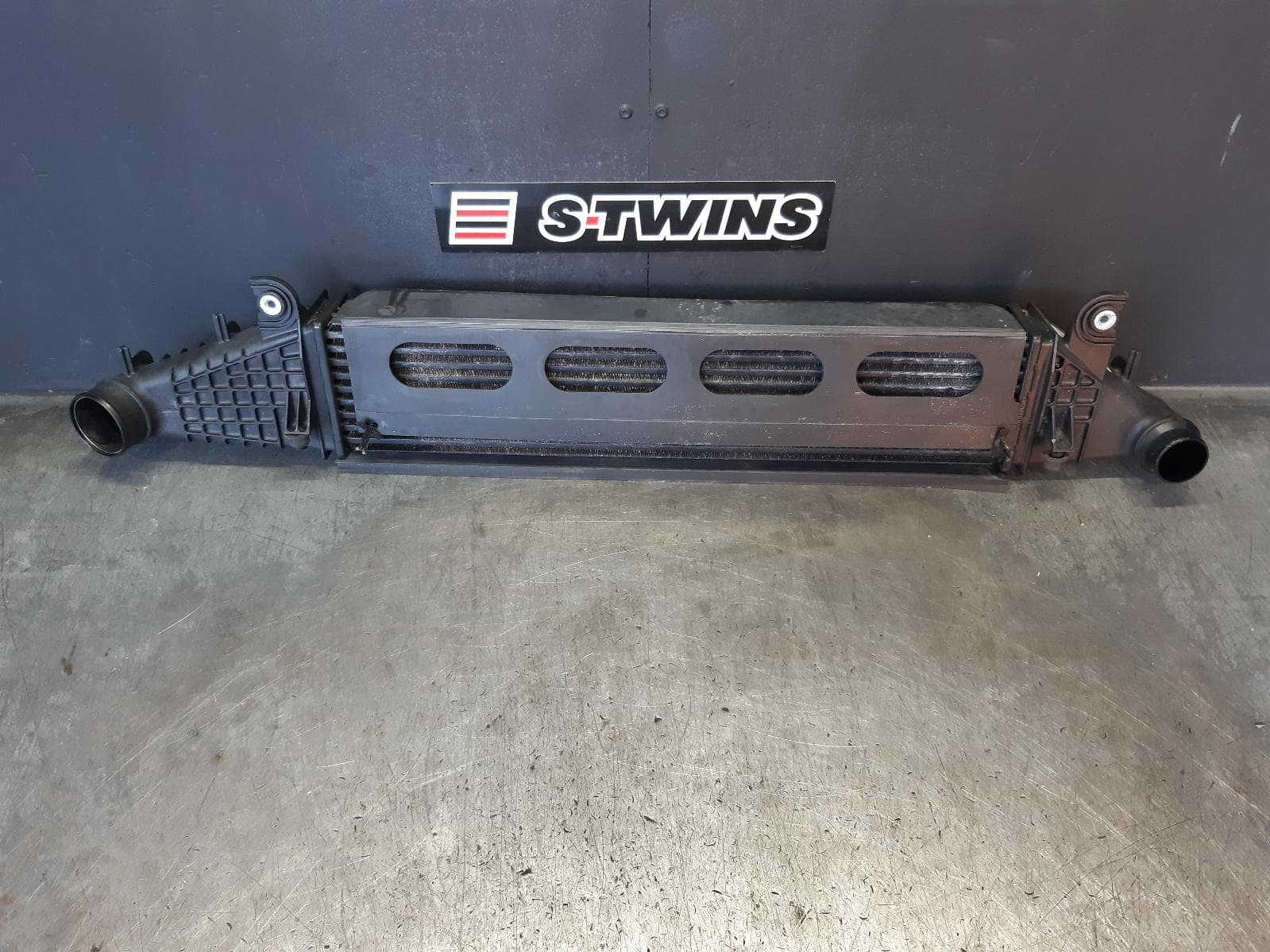 Used auto part listing image: 2013 CHRYSLER 300C INTERCOOLER 3.0, DIESEL, LX, 12/11-12/14 0000359440