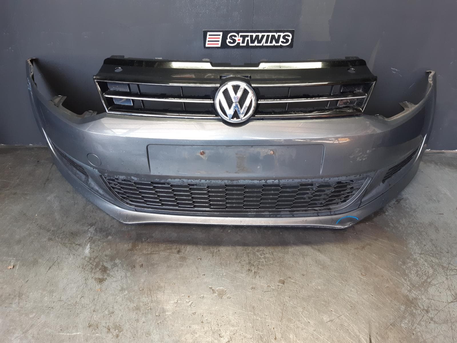 Used auto part listing image: 2012 VOLKSWAGEN POLO FRONT BUMPER 6R, BUMPER BAR, NON H/LAMP WASHERS TYPE, COMFORTLINE/TRENDLINE, 05/10-05/14 0000358899