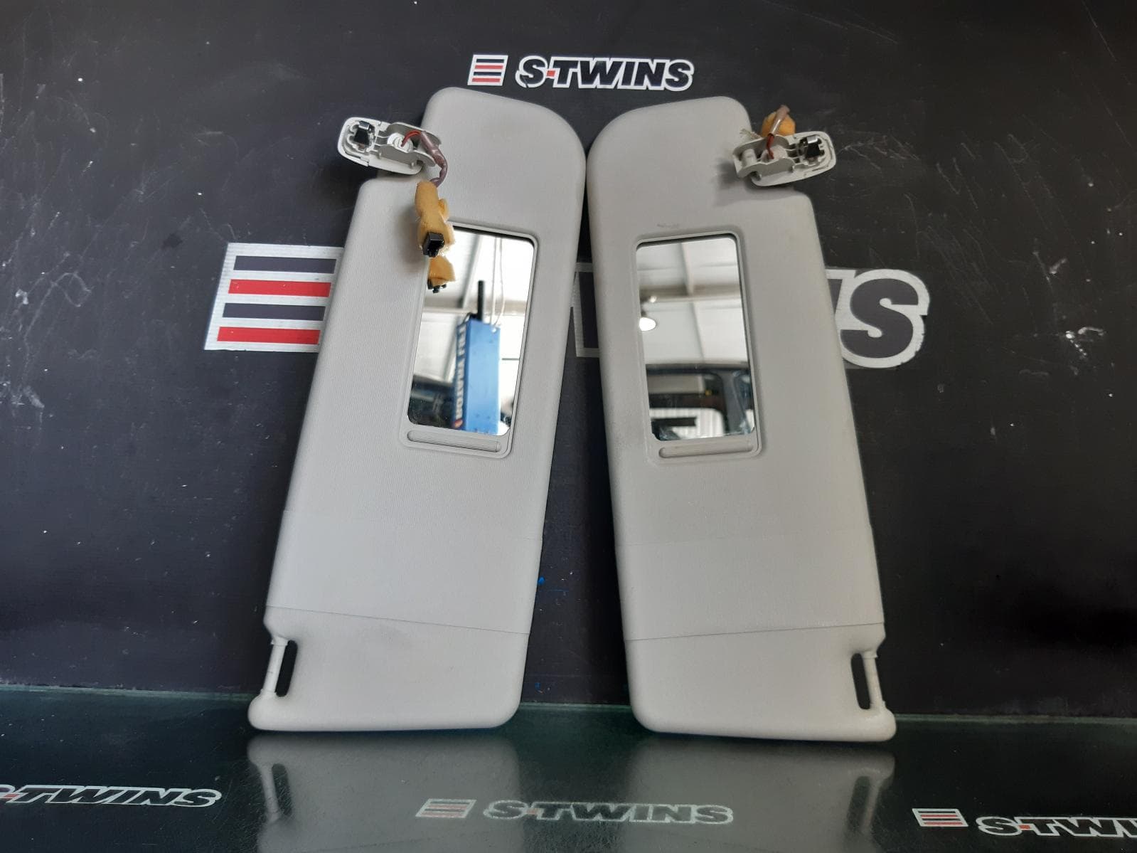 Used auto part listing image: 2012 VOLKSWAGEN POLO SUNVISOR 6R, PAIR, 05/10-09/17 0000358969