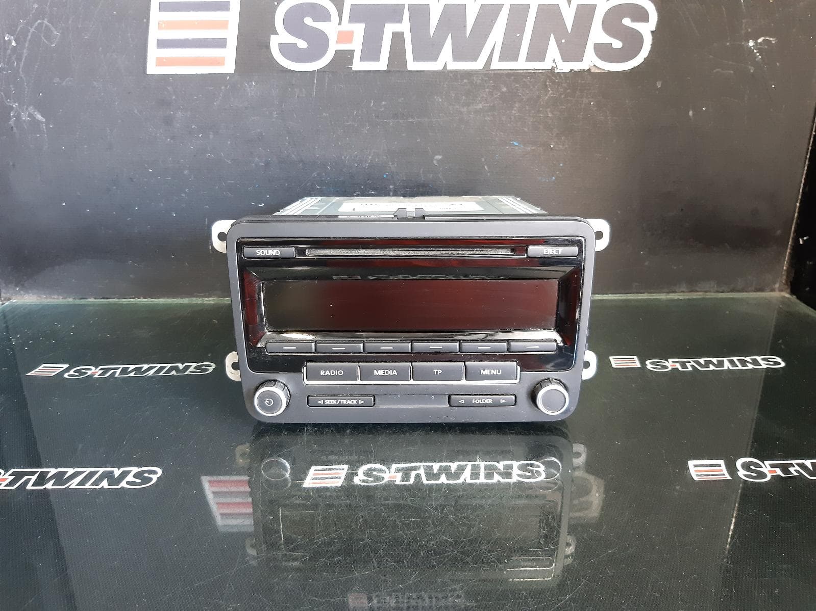 Used auto part listing image: 2012 VOLKSWAGEN POLO SINGLE DISC CD PLAYER (RCD310), 6R, 05/10-09/17 0000358951