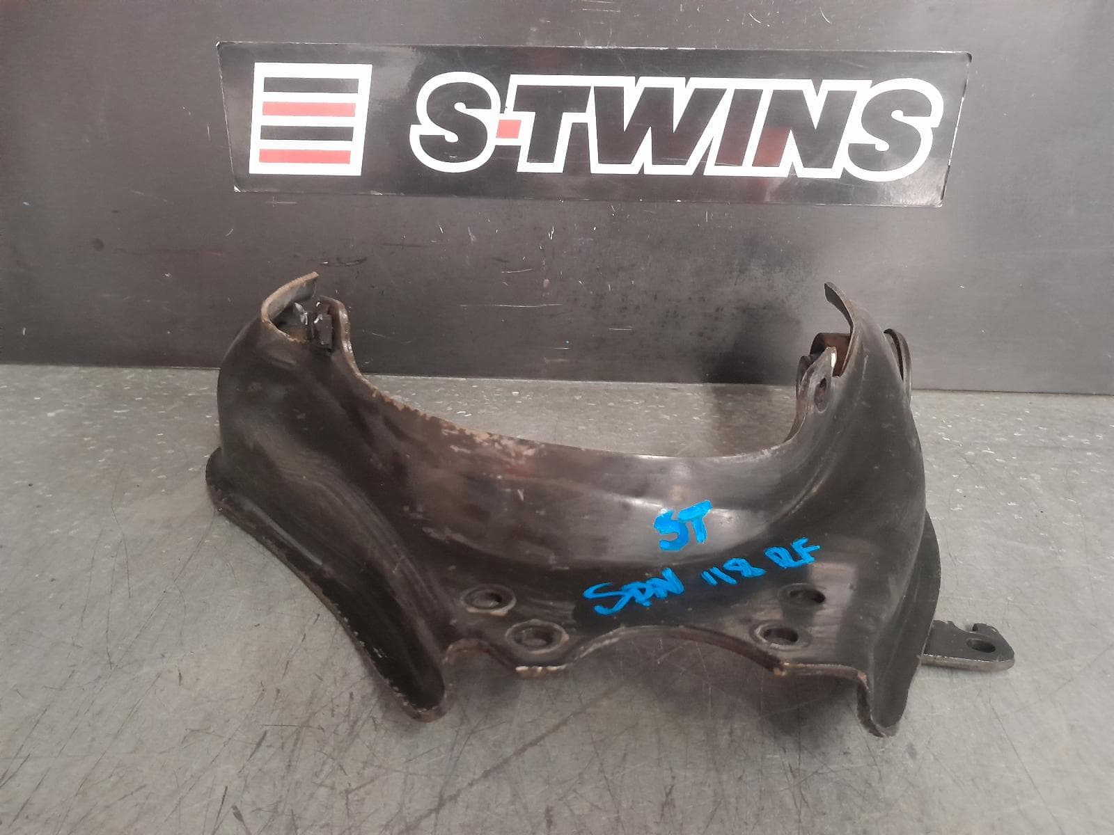 Used auto part listing image: 2016 ISUZU DMAX RIGHT FRONT UPPER CONTROL ARM RC, 2WD, HIGH RIDE, 05/12-06/20 0000359295