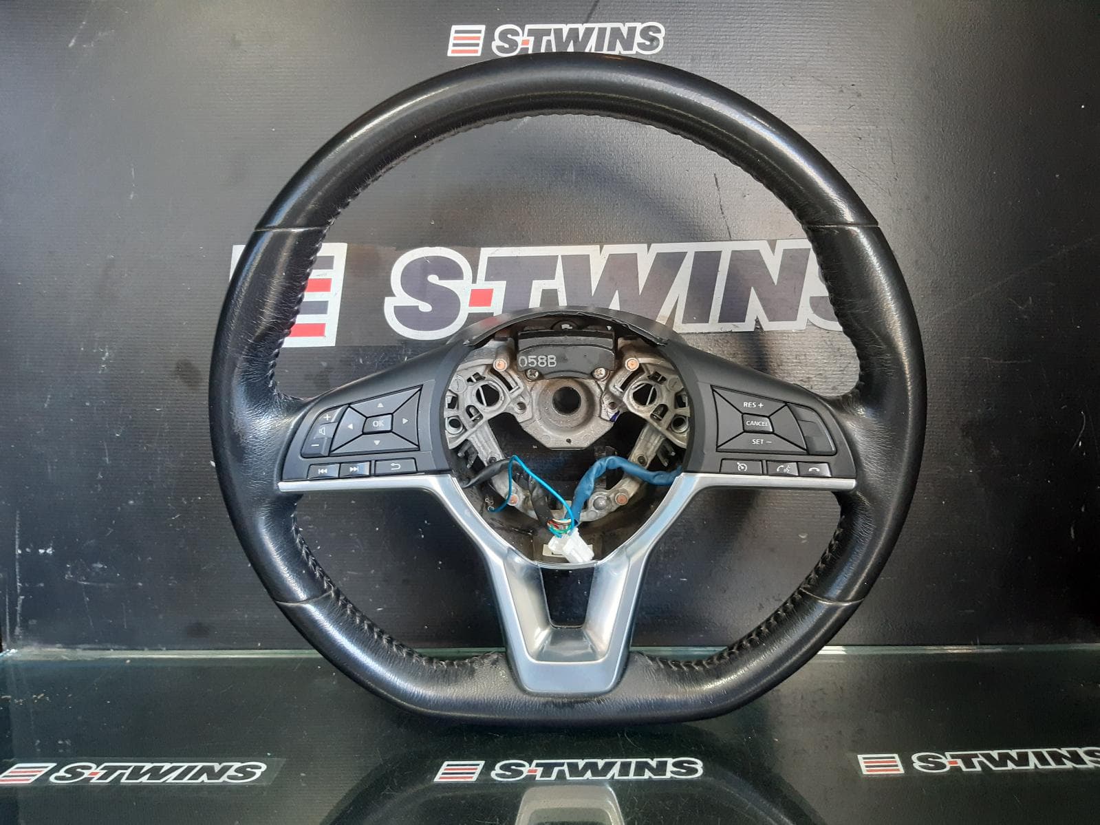 Used auto part listing image: 2017 NISSAN XTRAIL STEERING WHEEL LEATHER, T32, 02/17- 0000200105