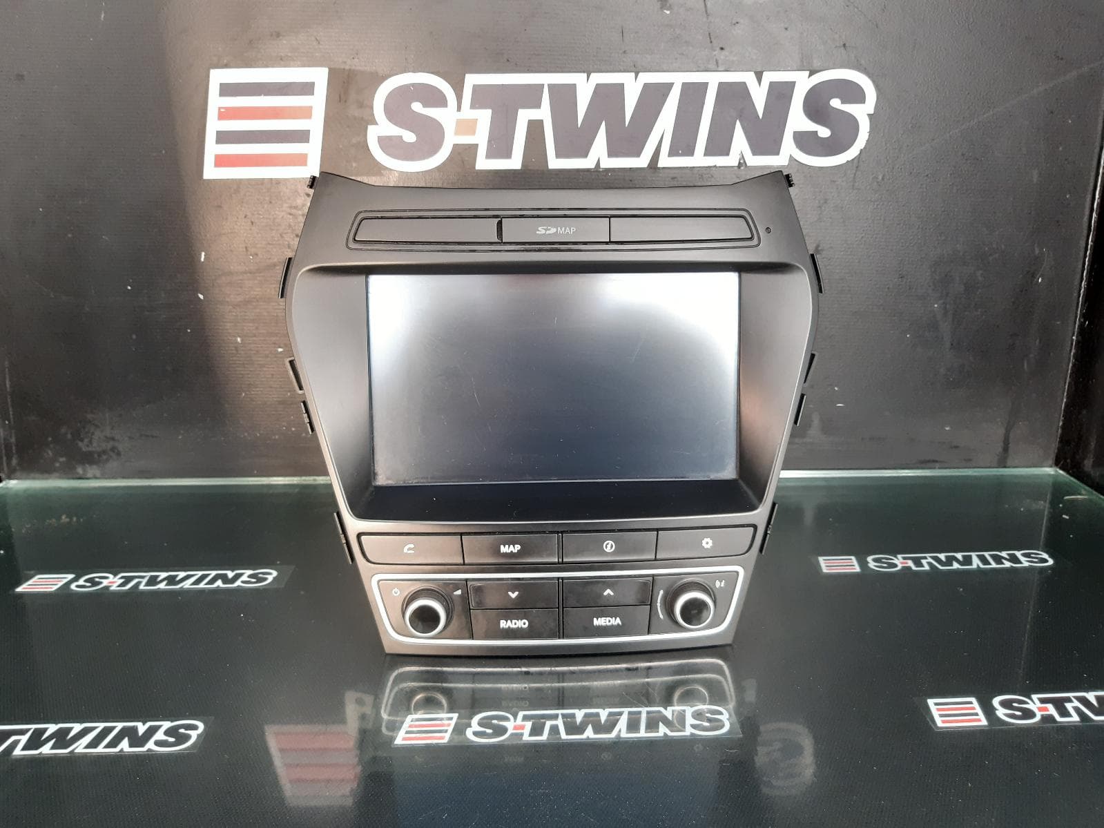 Used auto part listing image: 2015 HYUNDAI SANTA FE DISPLAY & CONTROL UNIT, SAT NAV TYPE, DM, 06/15-05/17 0000215843
