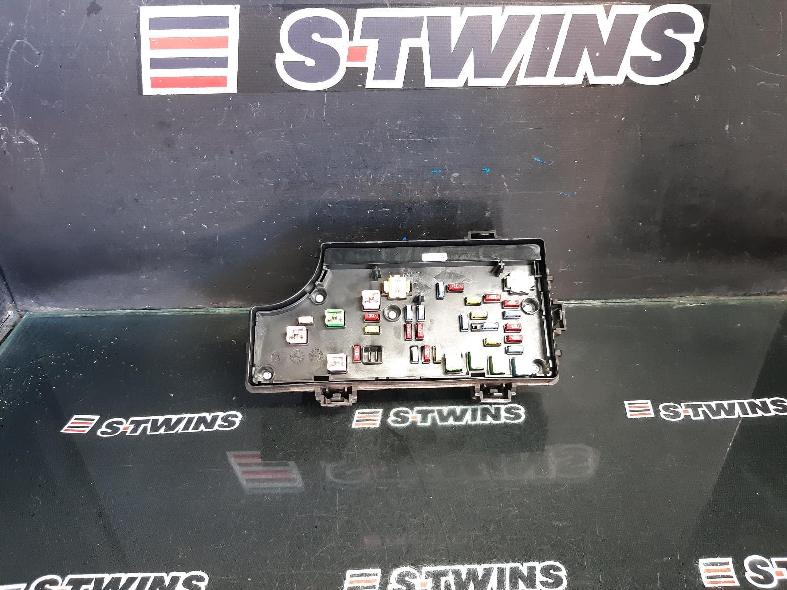 Used auto part listing image: 2014 JEEP PATRIOT FUSE BOX ENGINE BAY, PETROL, MK, 08/07-12/16 0000360192