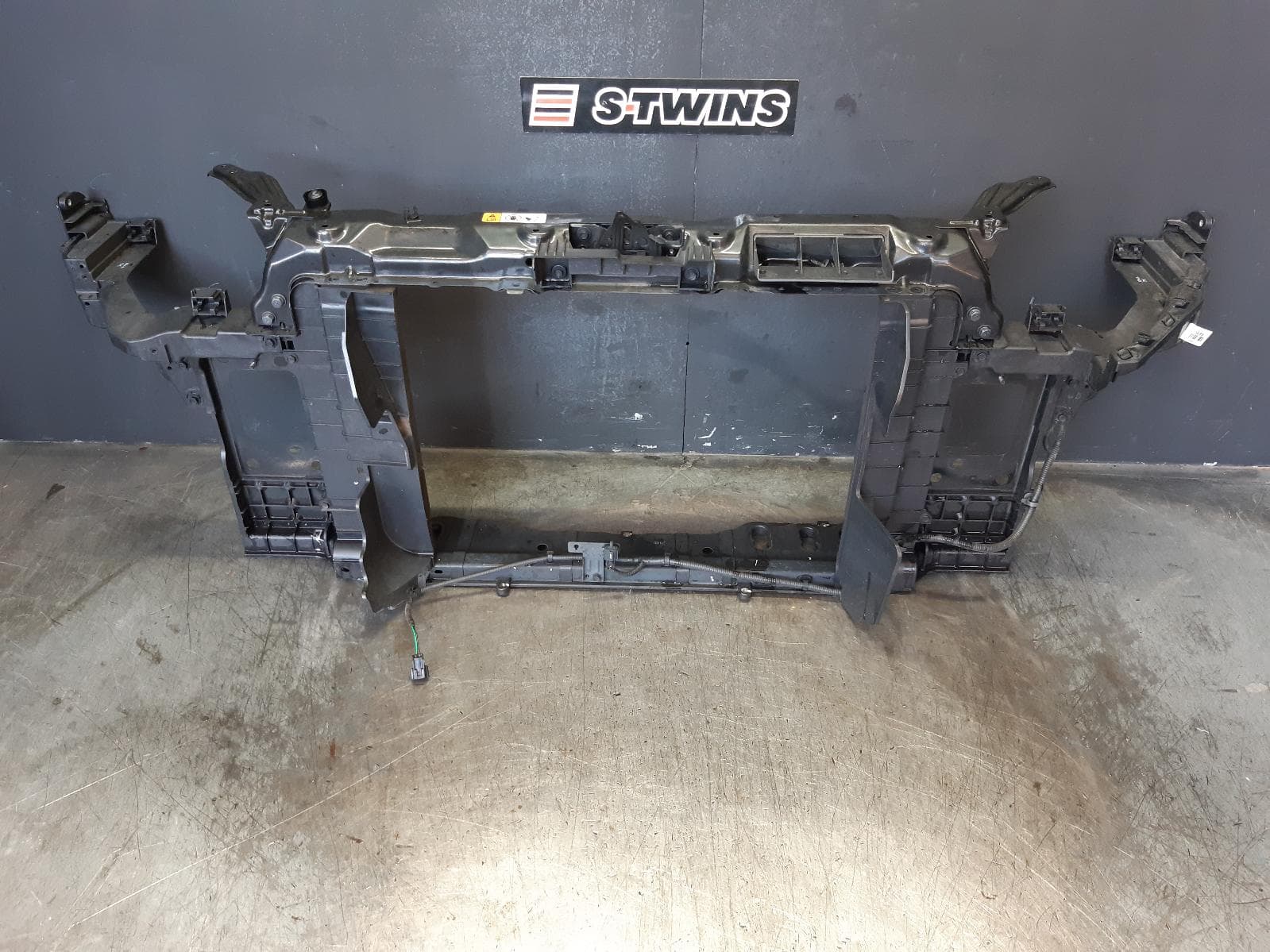 Used auto part listing image: 2014 HYUNDAI I30 RADIATOR SUPPORT GD, BOLT ON TYPE, 5DR HATCH, 03/12-02/17 0000360682