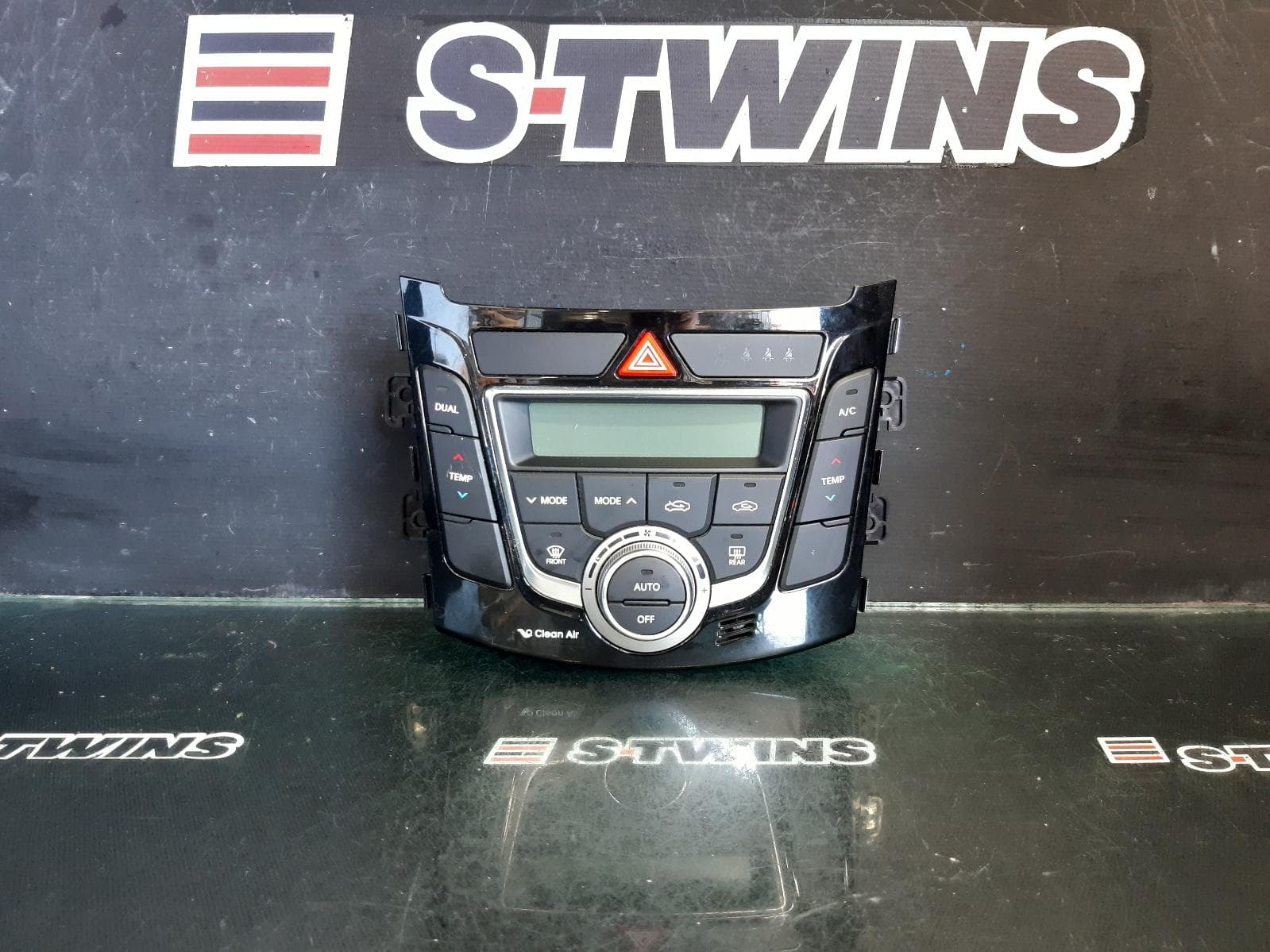 Used auto part listing image: 2014 HYUNDAI I30 HEATER AC CONTROLS GD, W/ CLIMATE CONTROL, NON SEAT WARMER TYPE, 03/12-04/17 0000360239